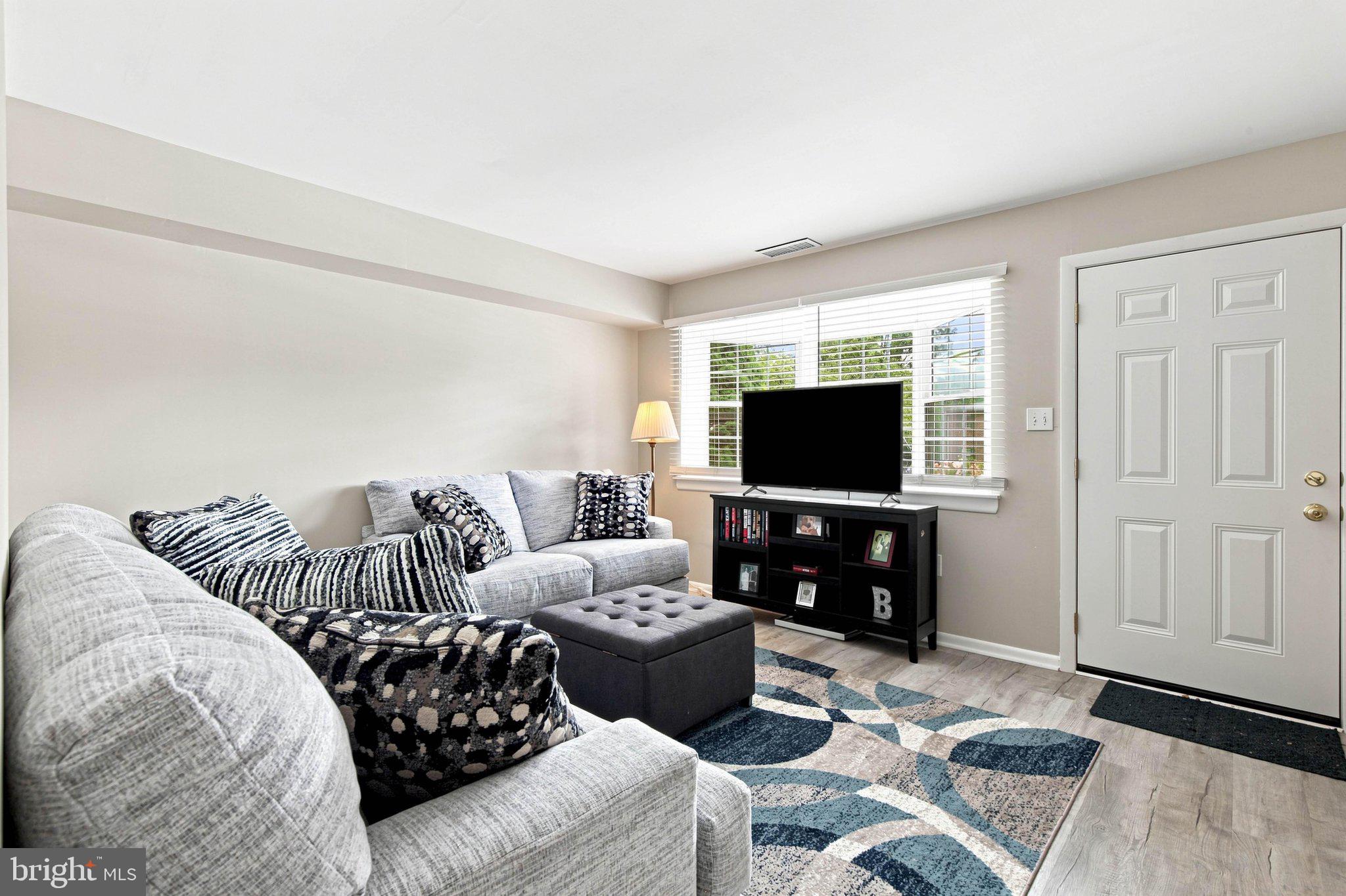 1322 BLUE JAY DRIVE