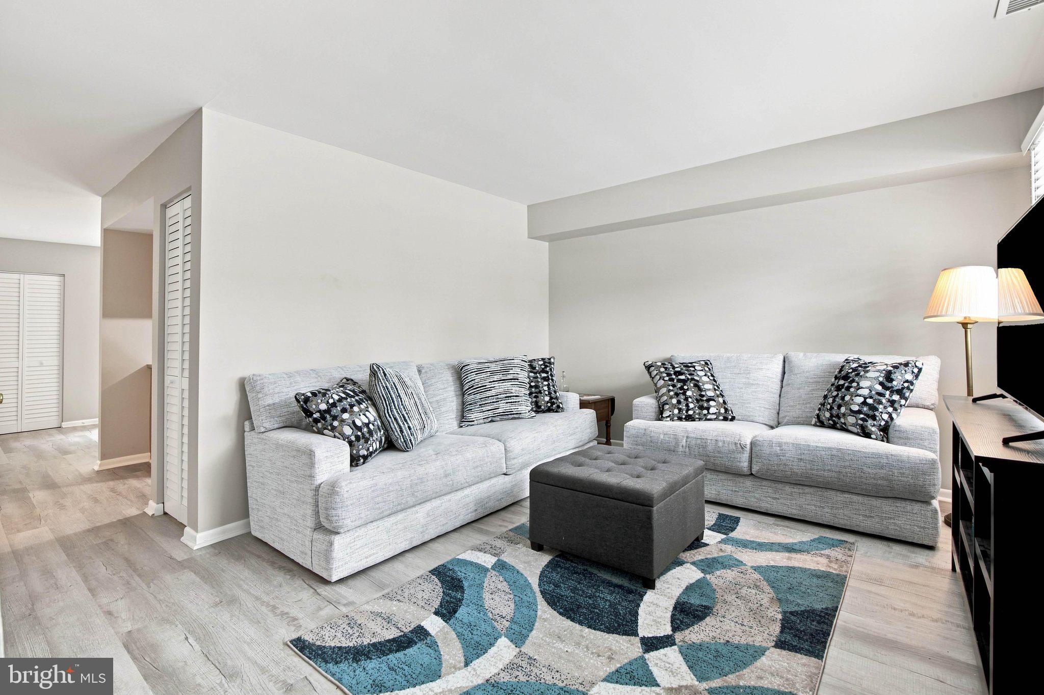 1322 BLUE JAY DRIVE