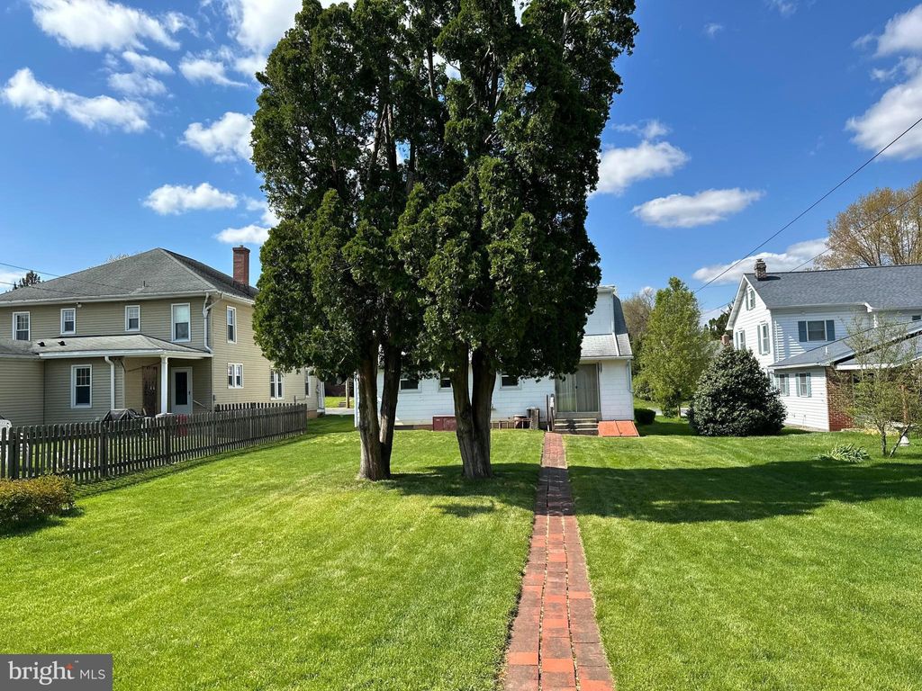 Photo of 212 E LINCOLN AVE, LITITZ, PA 17543 (MLS # PALA2033978)