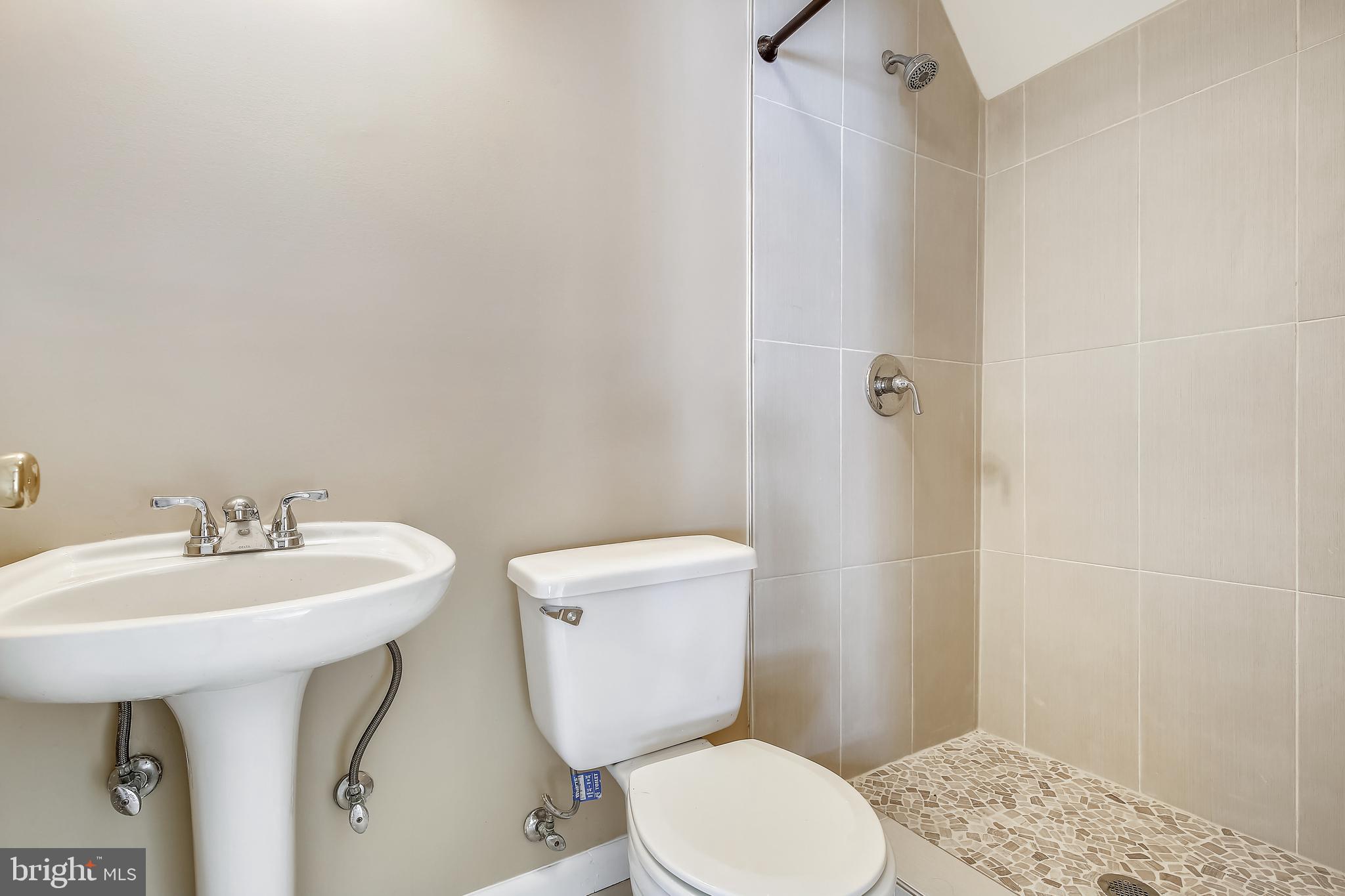 BEACH MILL WOODS - Residential Lease