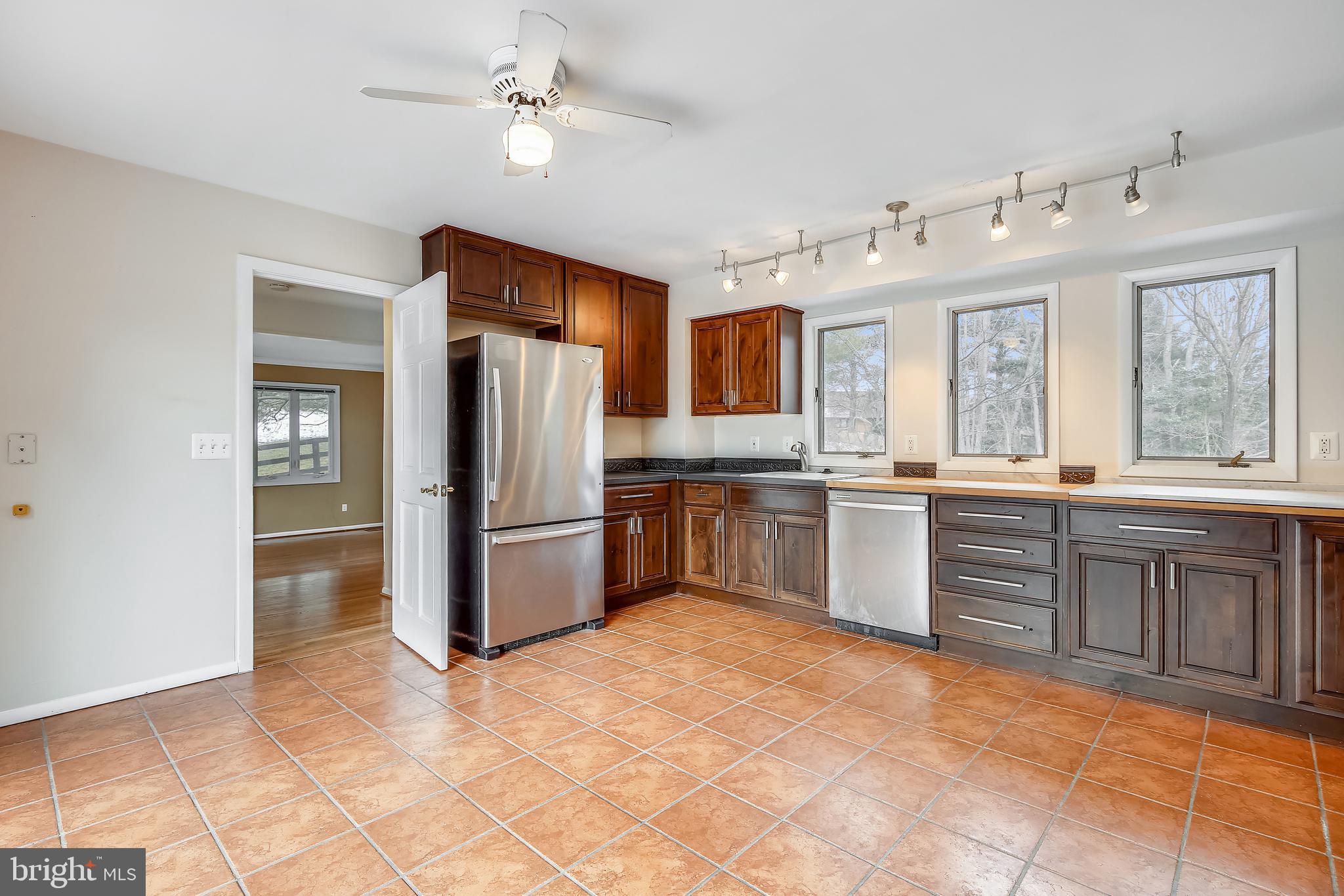 BEACH MILL WOODS - Residential Lease