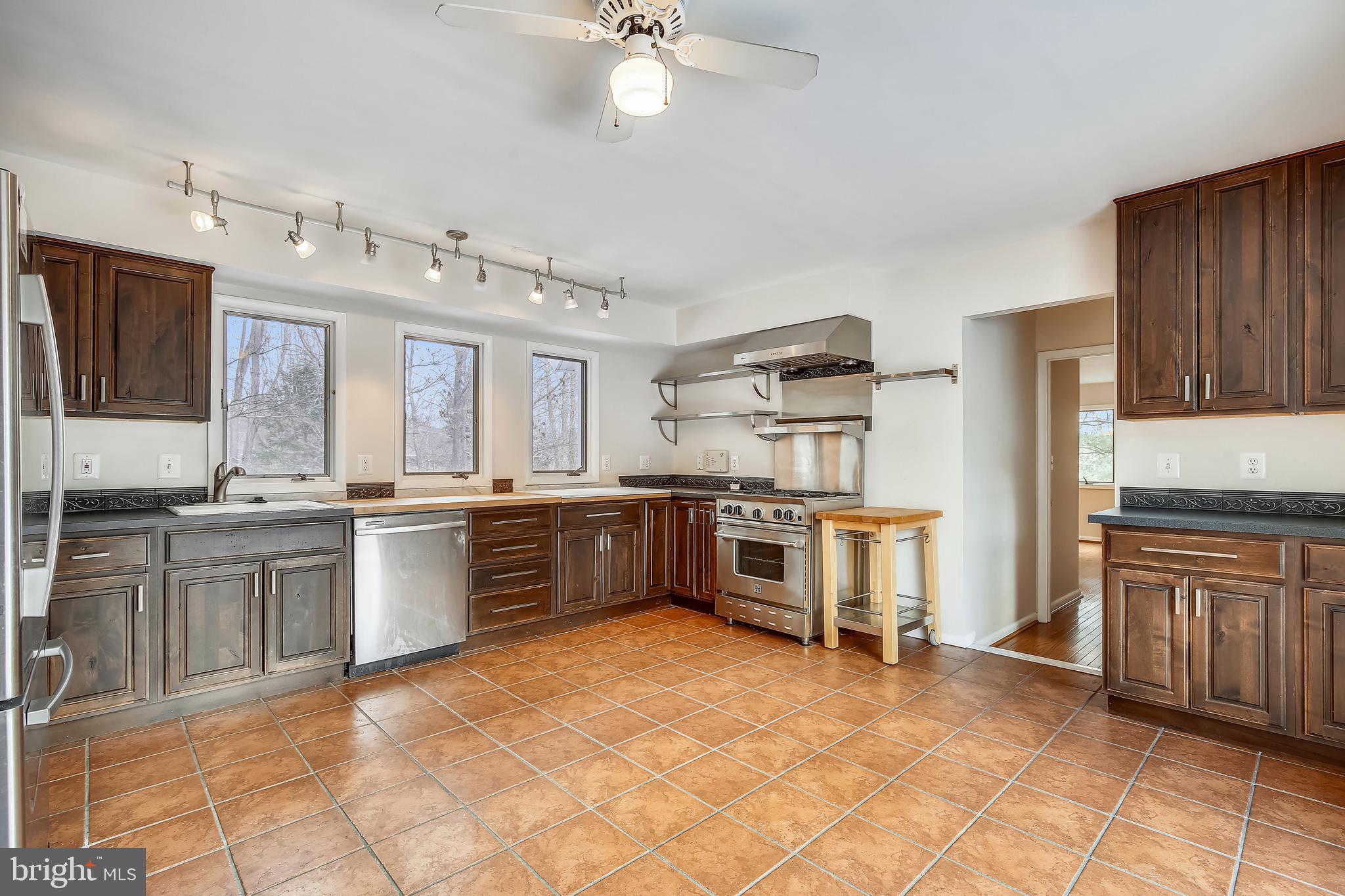 BEACH MILL WOODS - Residential Lease