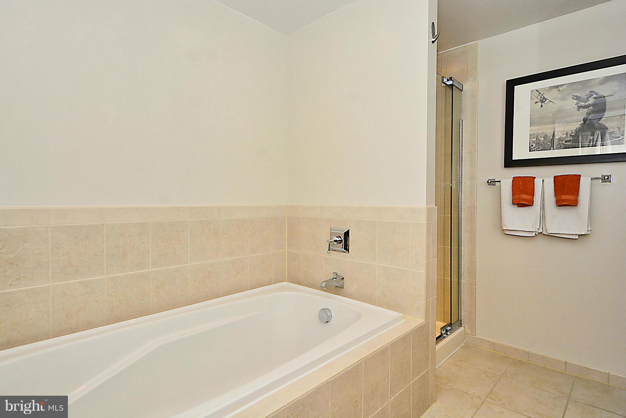 THE HENRY - Residential