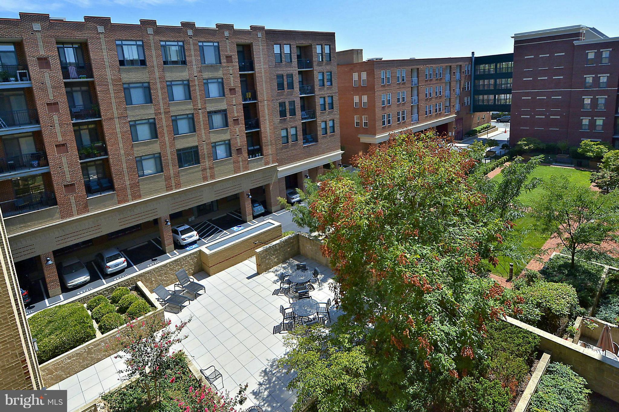 THE HENRY - Residential