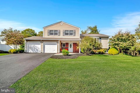 Photo of 16 Barbara Street, KENDALL PARK, NJ 08824 (MLS # NJMX2010622)