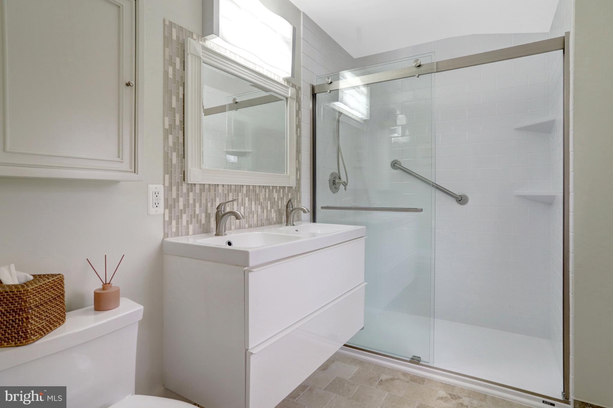 WAYCROFT - WOODLAWN - Residential