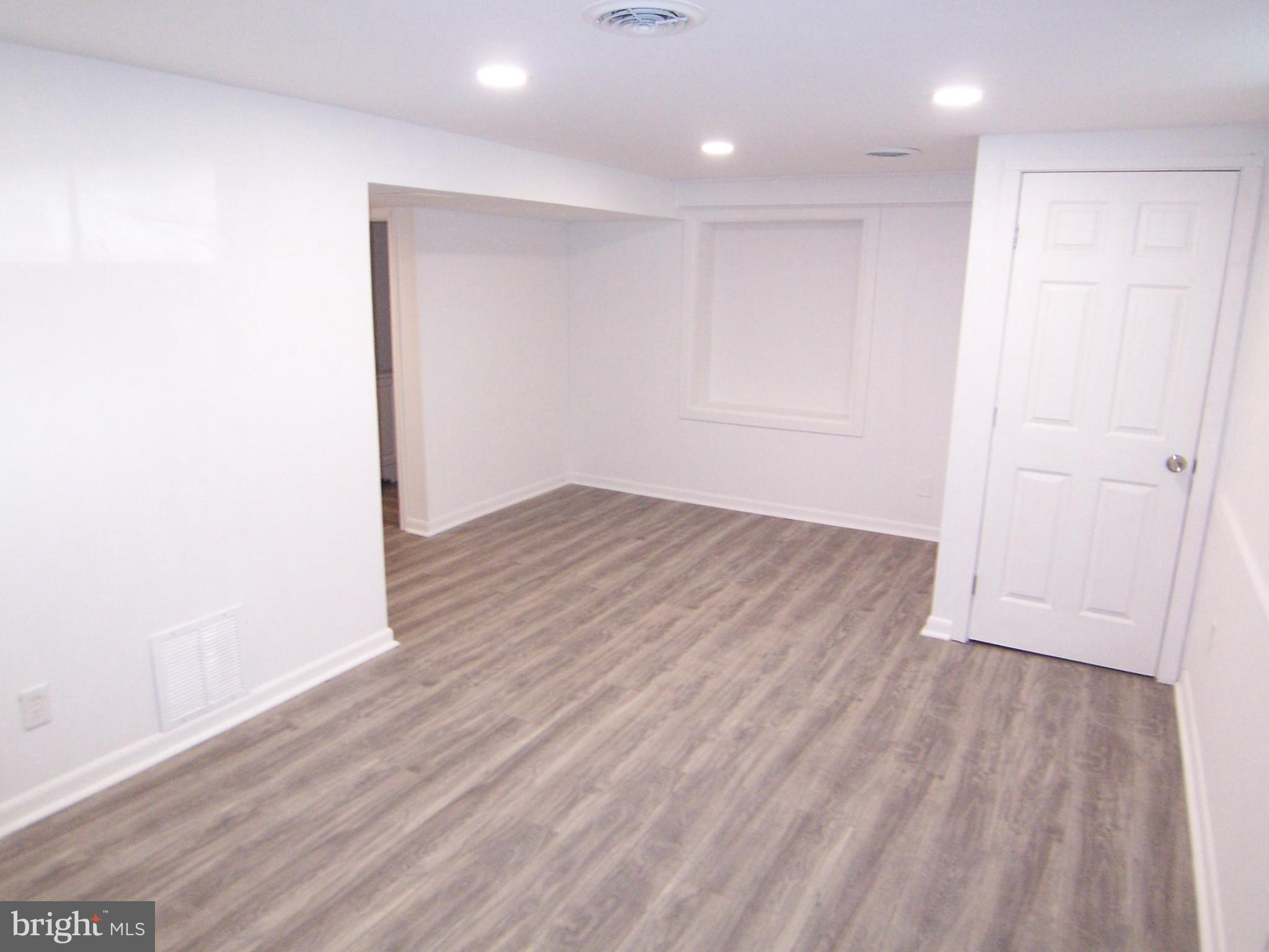 HARFORD SQUARE - Residential Lease