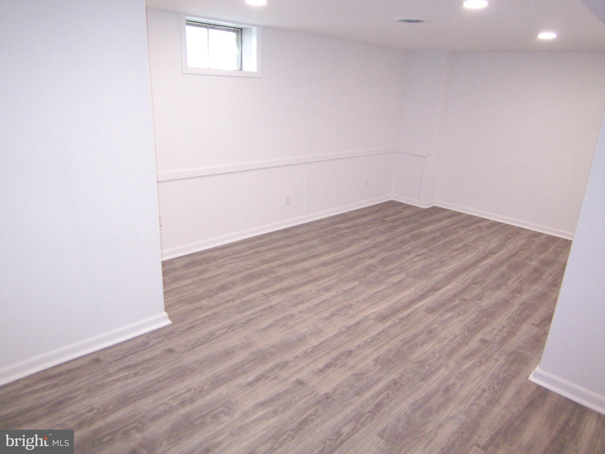 HARFORD SQUARE - Residential Lease