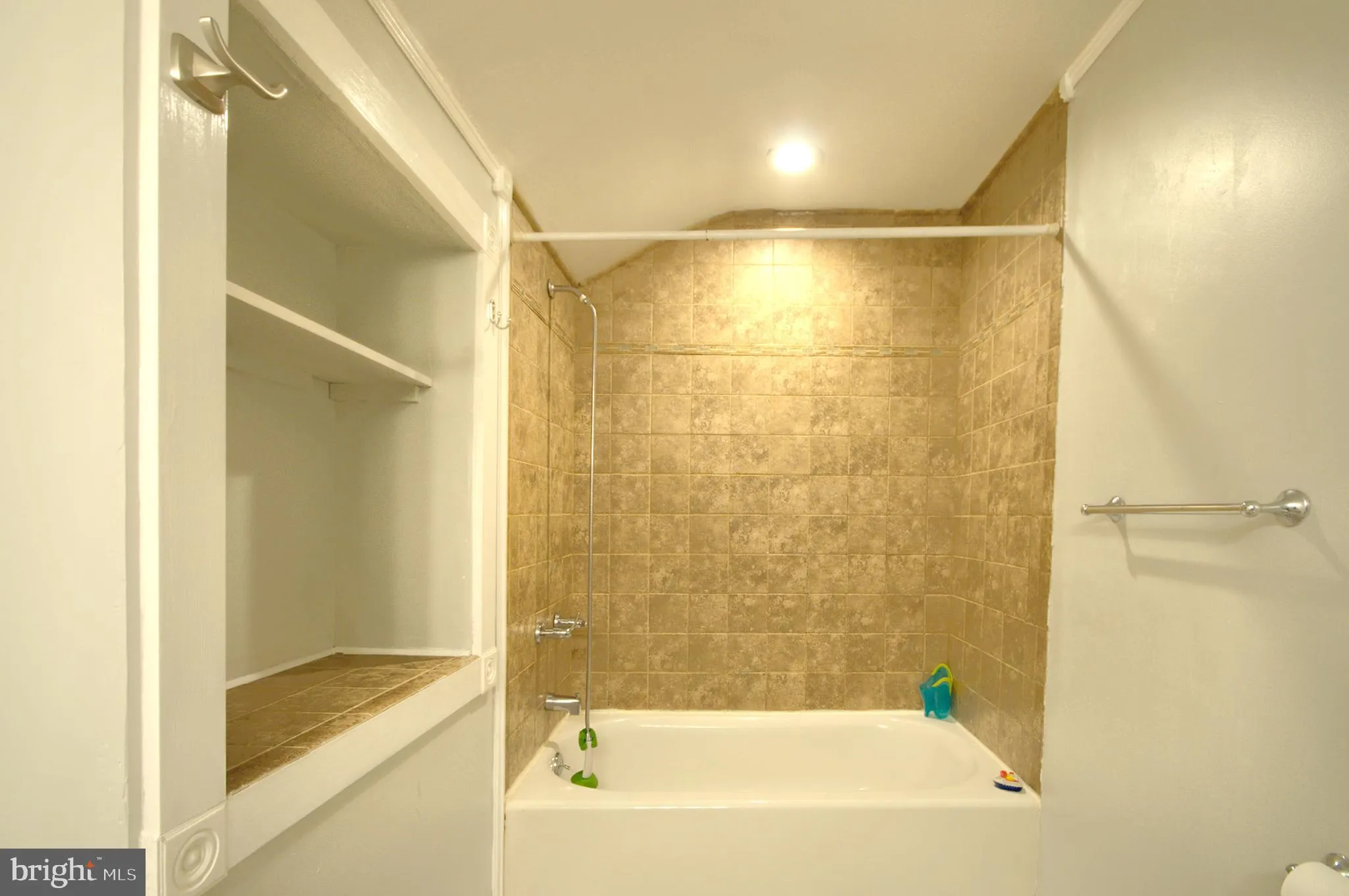 Turnersville, New Jersey 08012, United States, 3 Bedrooms Bedrooms, ,3 BathroomsBathrooms,Residential,Active,190269