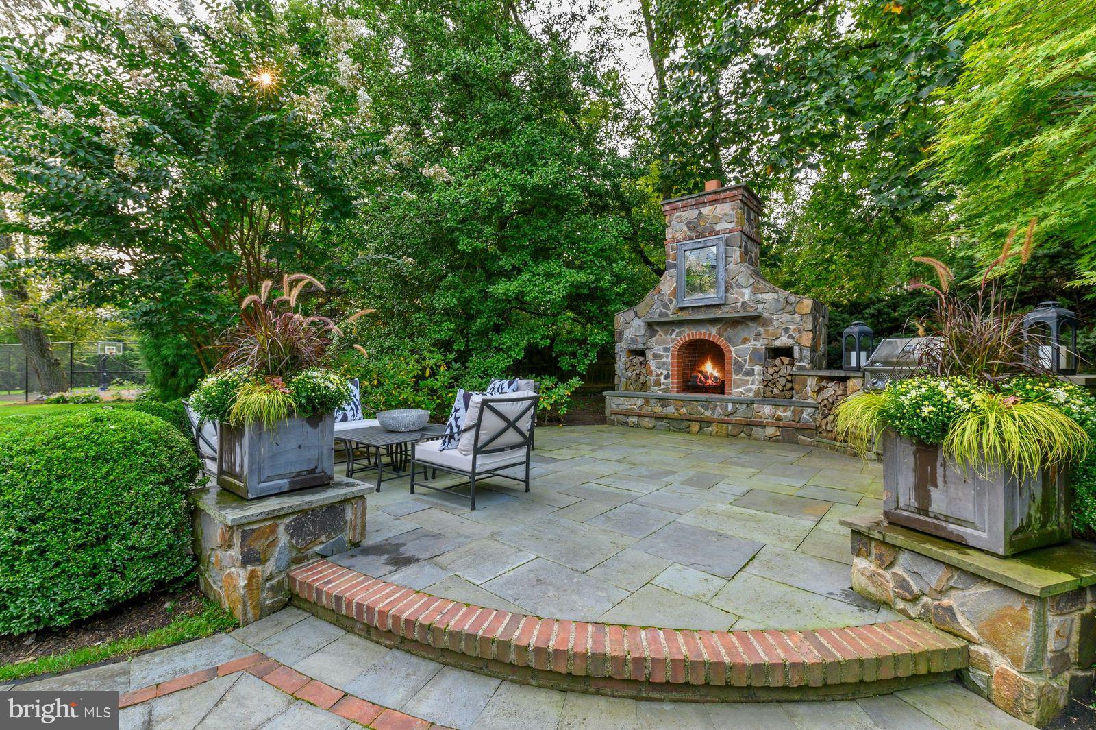 SPRING MILL ESTATE - Residential