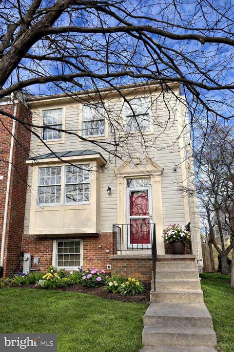 Townhouse For Sale - 8015 Brightwood Court<br/> ELLICOTT CITY, MD 21043