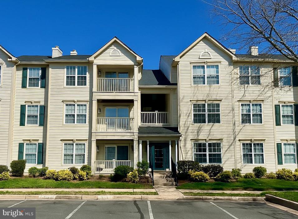 This Property is BACK ON THE MARKET due to the previous buyer's financing falling through. Don't miss the chance to make this home yours. Welcome to 11009 Kinship Ct – a beautifully maintained condo offering easy living in a prime location. This spacious home features two primary bedrooms and two full bathrooms, making it ideal for roommates, guests, or anyone who values comfort and privacy. The layout is bright and inviting, with well-kept interiors, move in ready or ready for your personal updates. Step onto the private balcony and enjoy peaceful views overlooking a serene wooded area. The community offers fantastic amenities such as a pool, fitness center, clubhouse, racquetball courts, basketball court, playground, and walking trails. Enjoy the benefits of a low condo fee that covers water, sewer, trash removal, exterior maintenance, and upkeep of common grounds. The condo is conveniently located to restaurants, shopping, and dining. Ideal for commuters, with easy access to I-66, Rt 28, VRE train, multiple commuter lots, the Prince William Parkway, and Route 234
Whether you're a first-time buyer, downsizing, or seeking a low-maintenance lifestyle, this condo has it all.