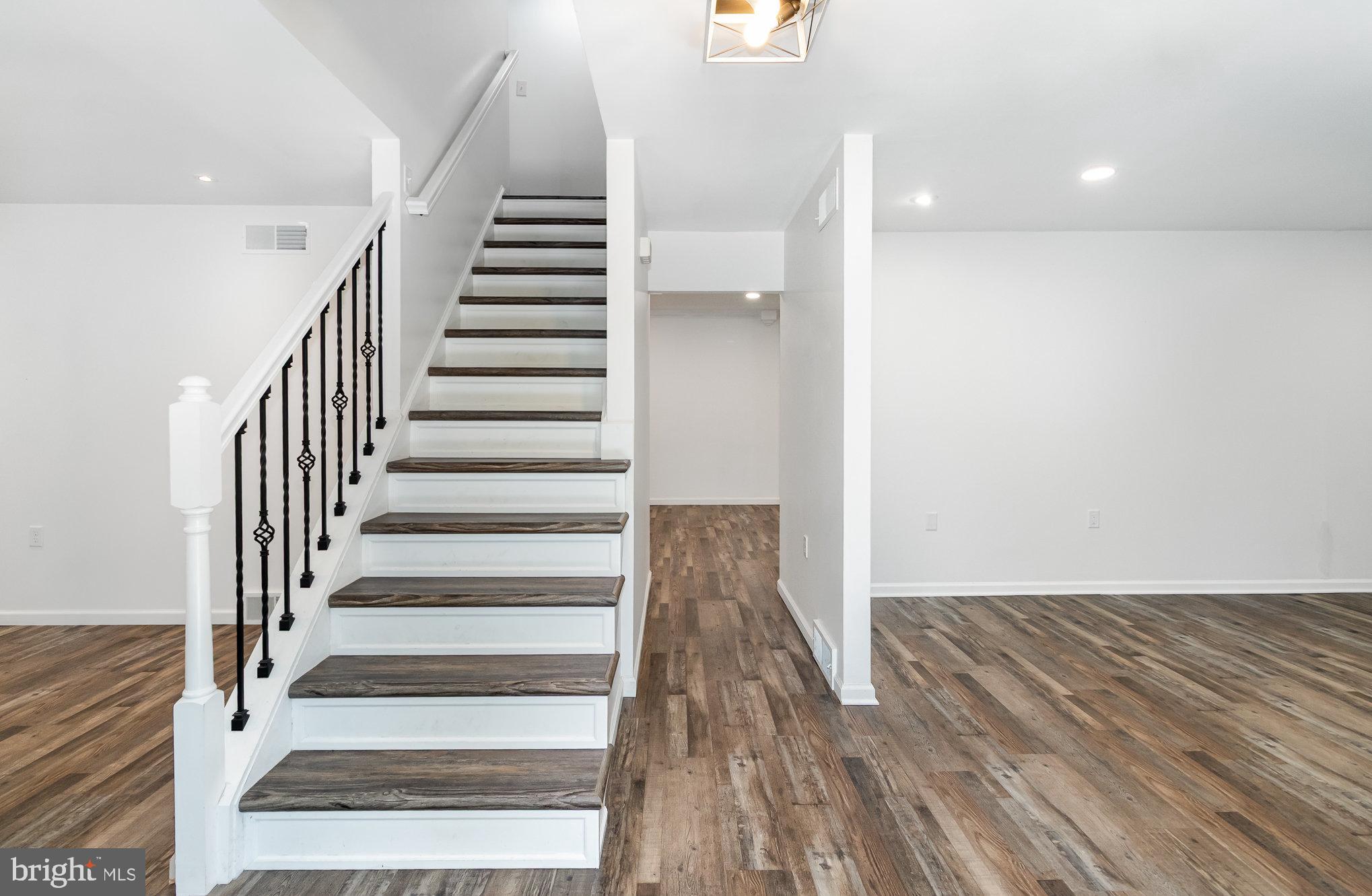 664 SPRING LANE