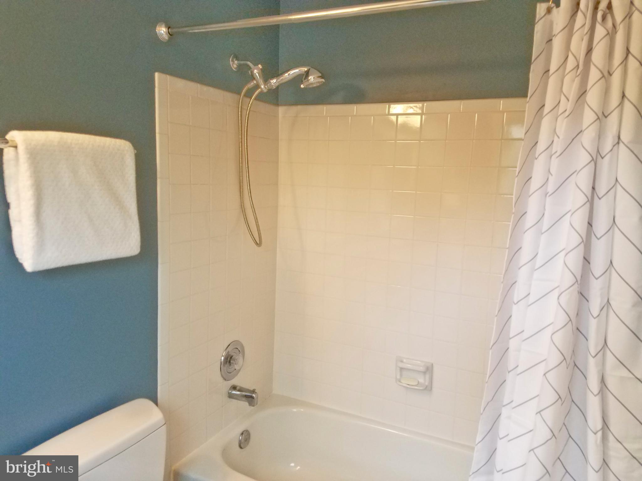 KINGSTON CHASE - Residential