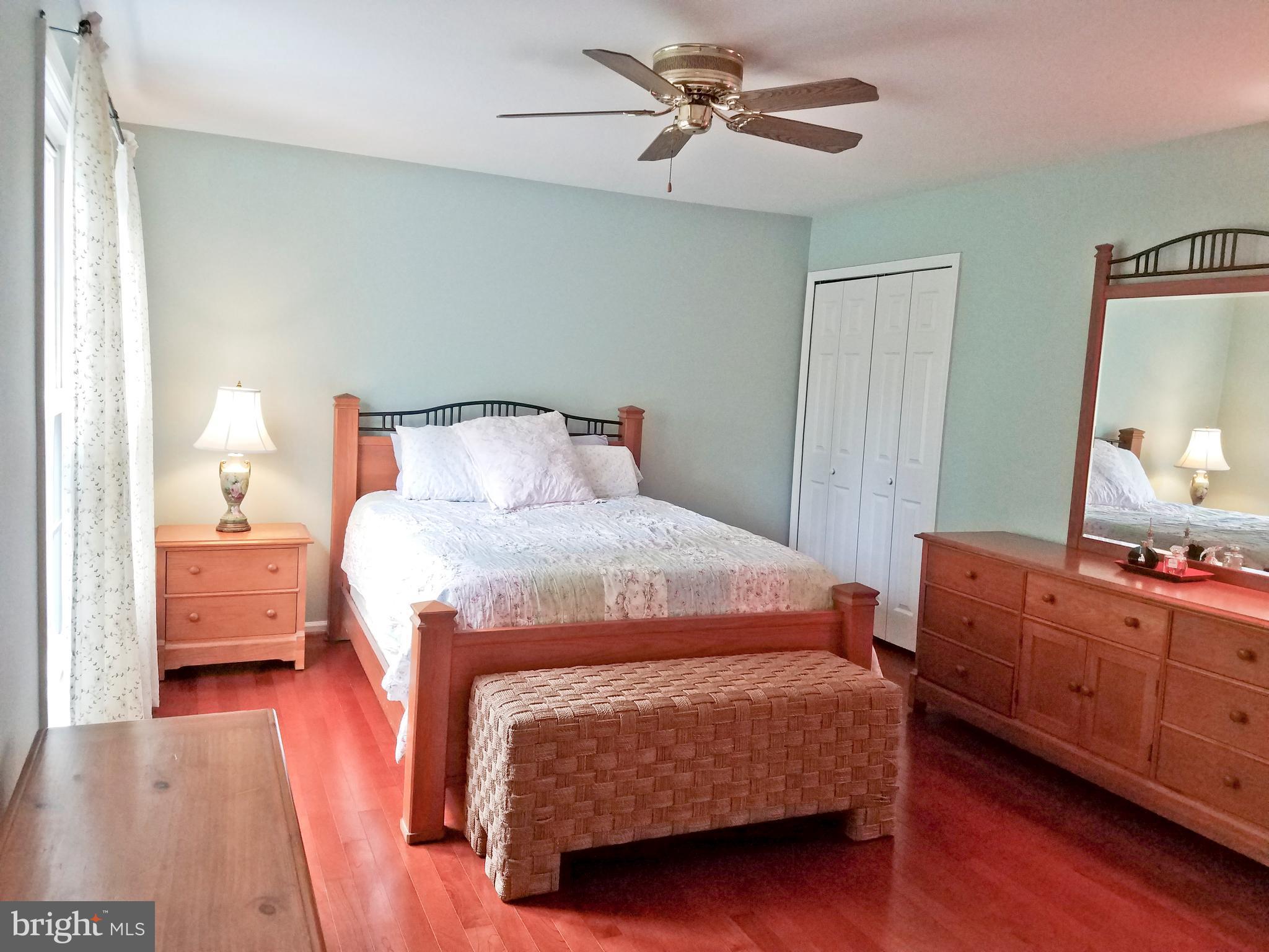 KINGSTON CHASE - Residential