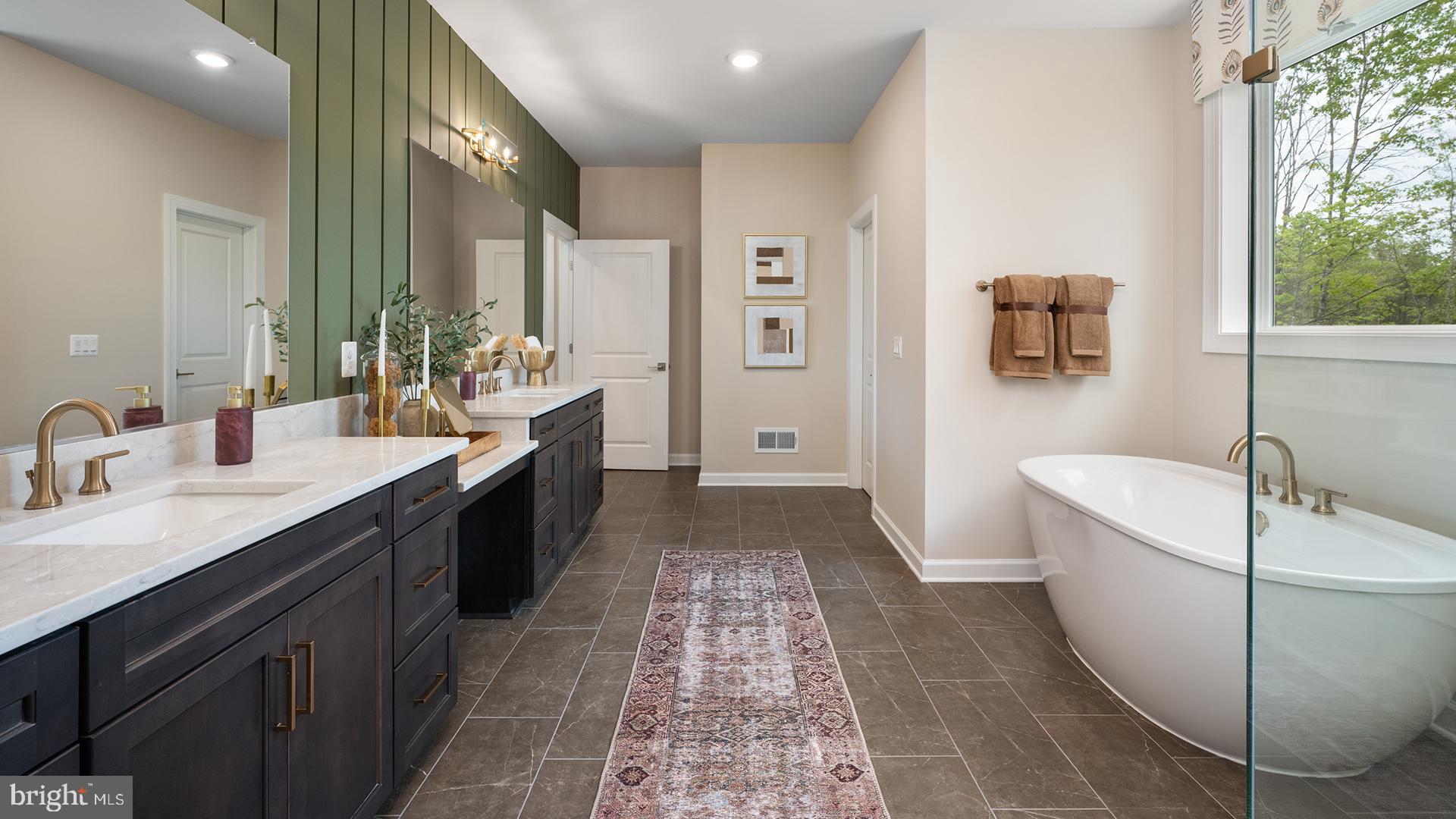 SOUTH LAKE - Residential