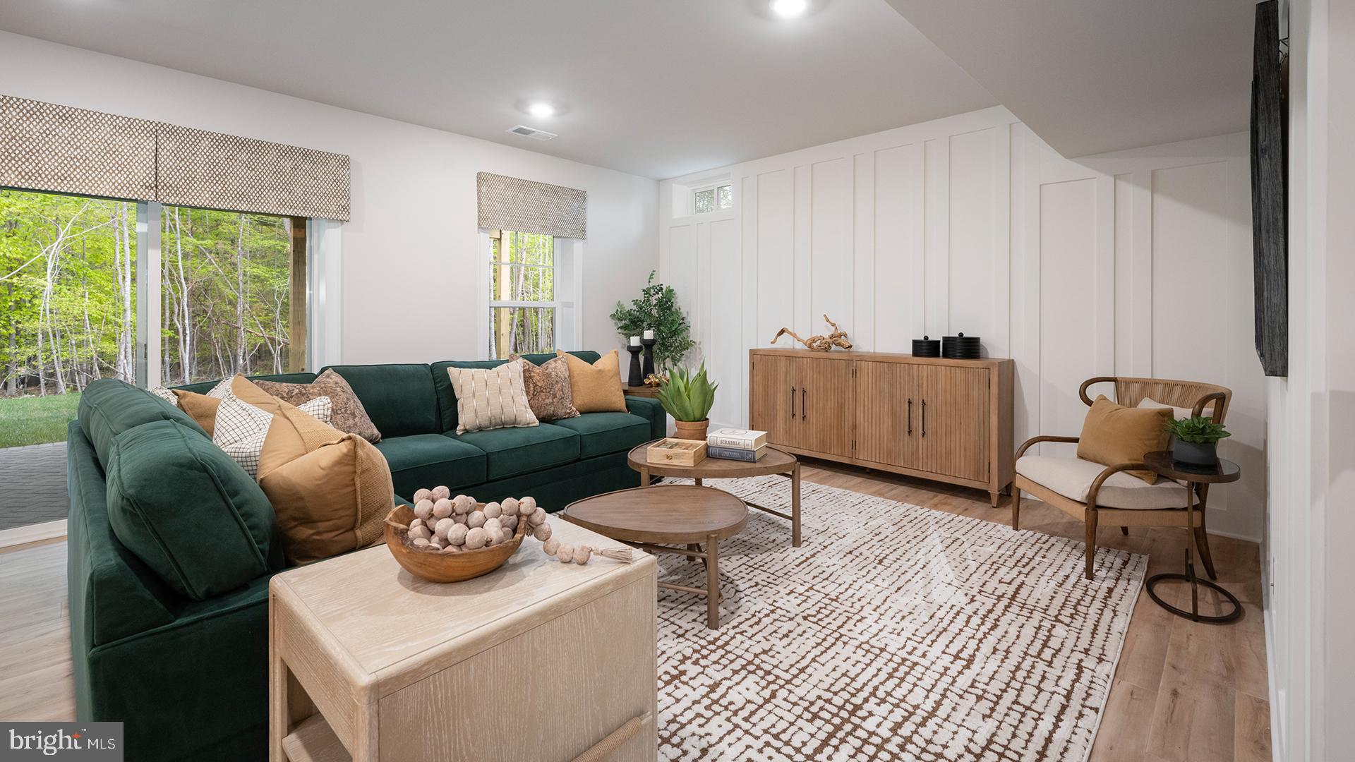 SOUTH LAKE - Residential