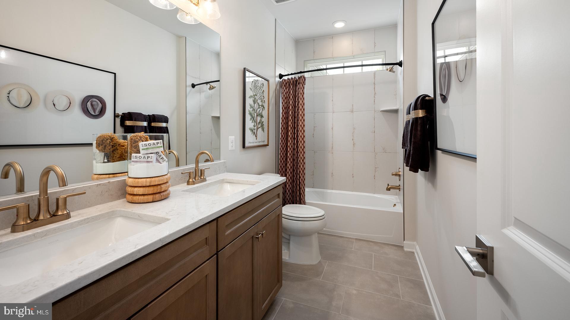 SOUTH LAKE - Residential