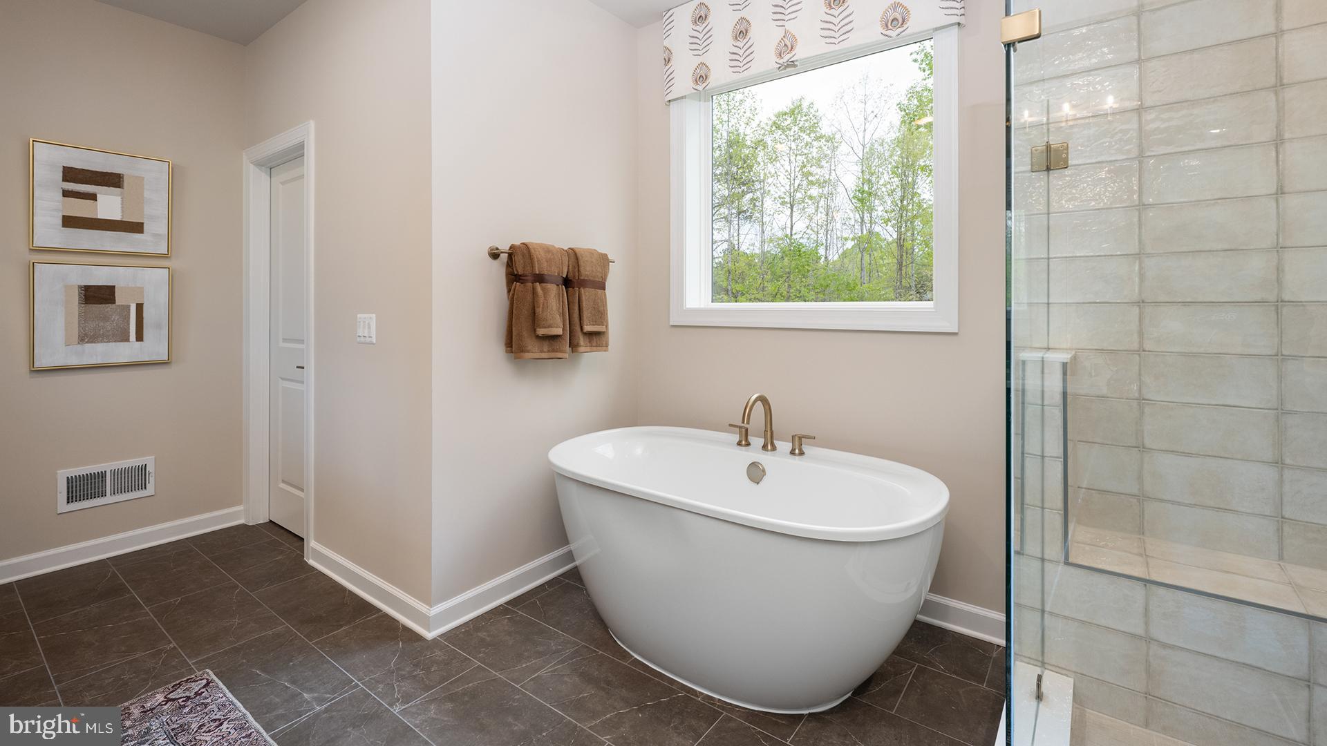 SOUTH LAKE - Residential