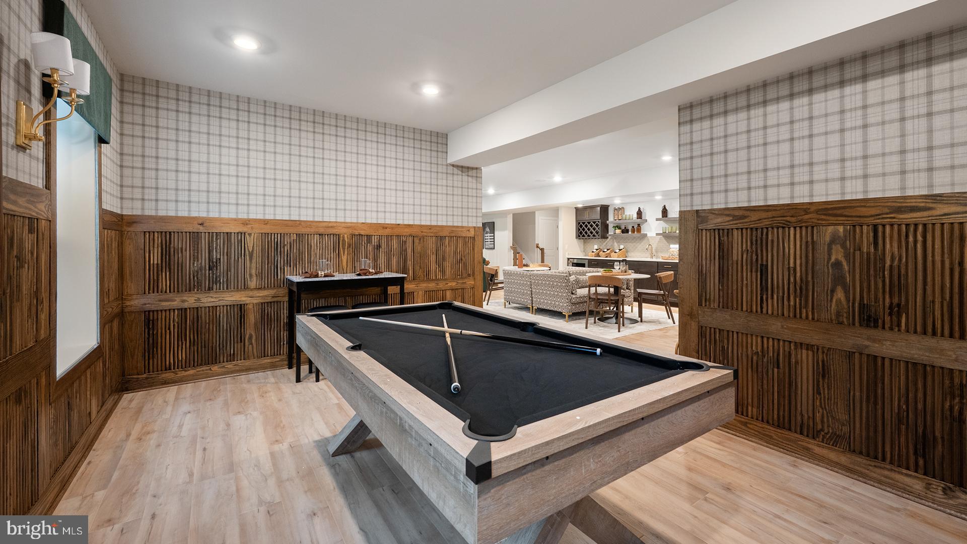 SOUTH LAKE - Residential