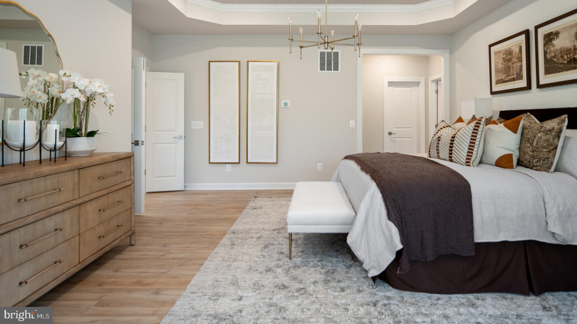 SOUTH LAKE - Residential