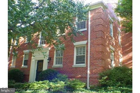 601 Bashford Lane Unit 4, Alexandria, VA MLS: VAAX2054726