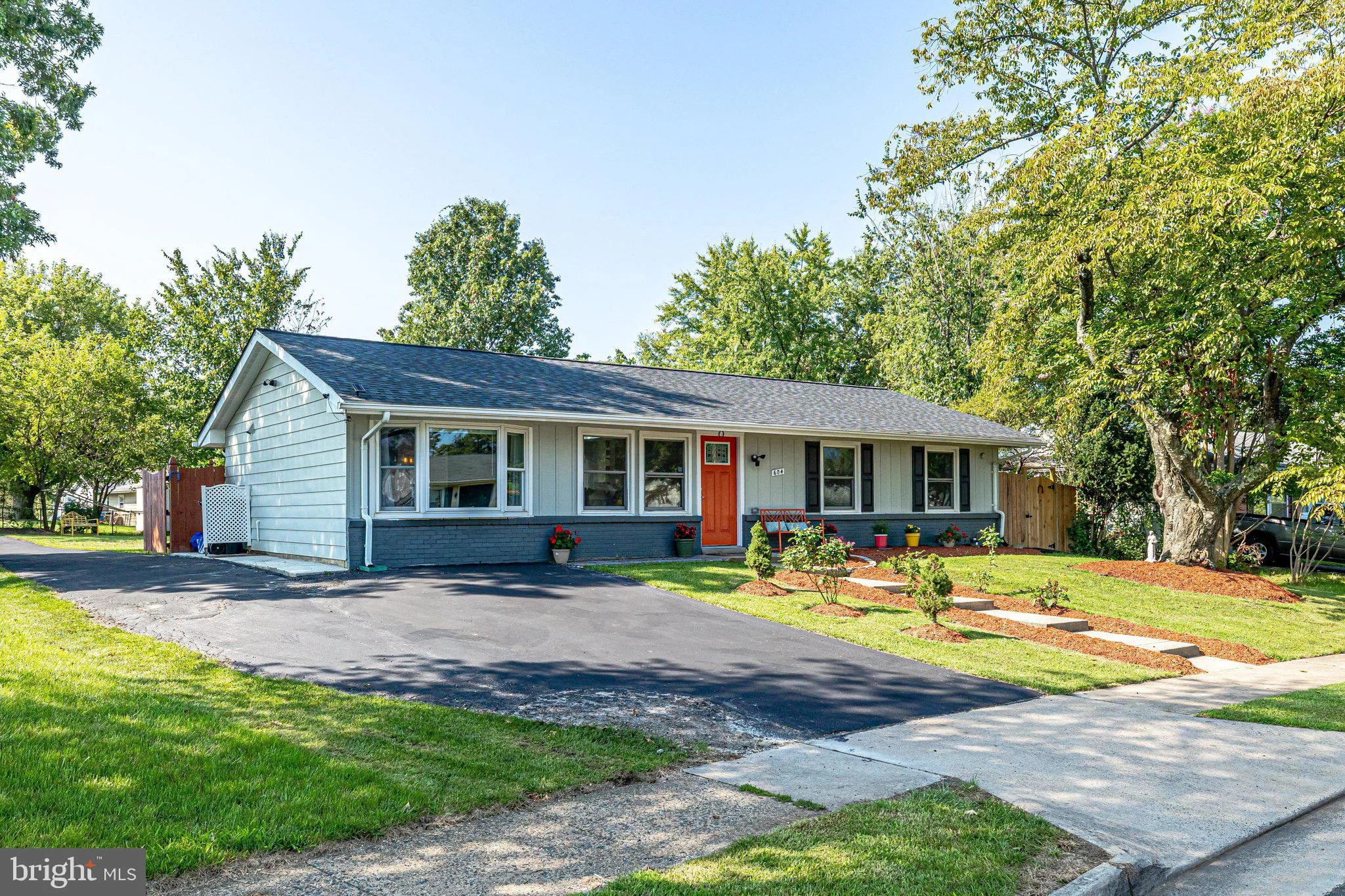 604 E Poplar Road, Sterling, VA 20164