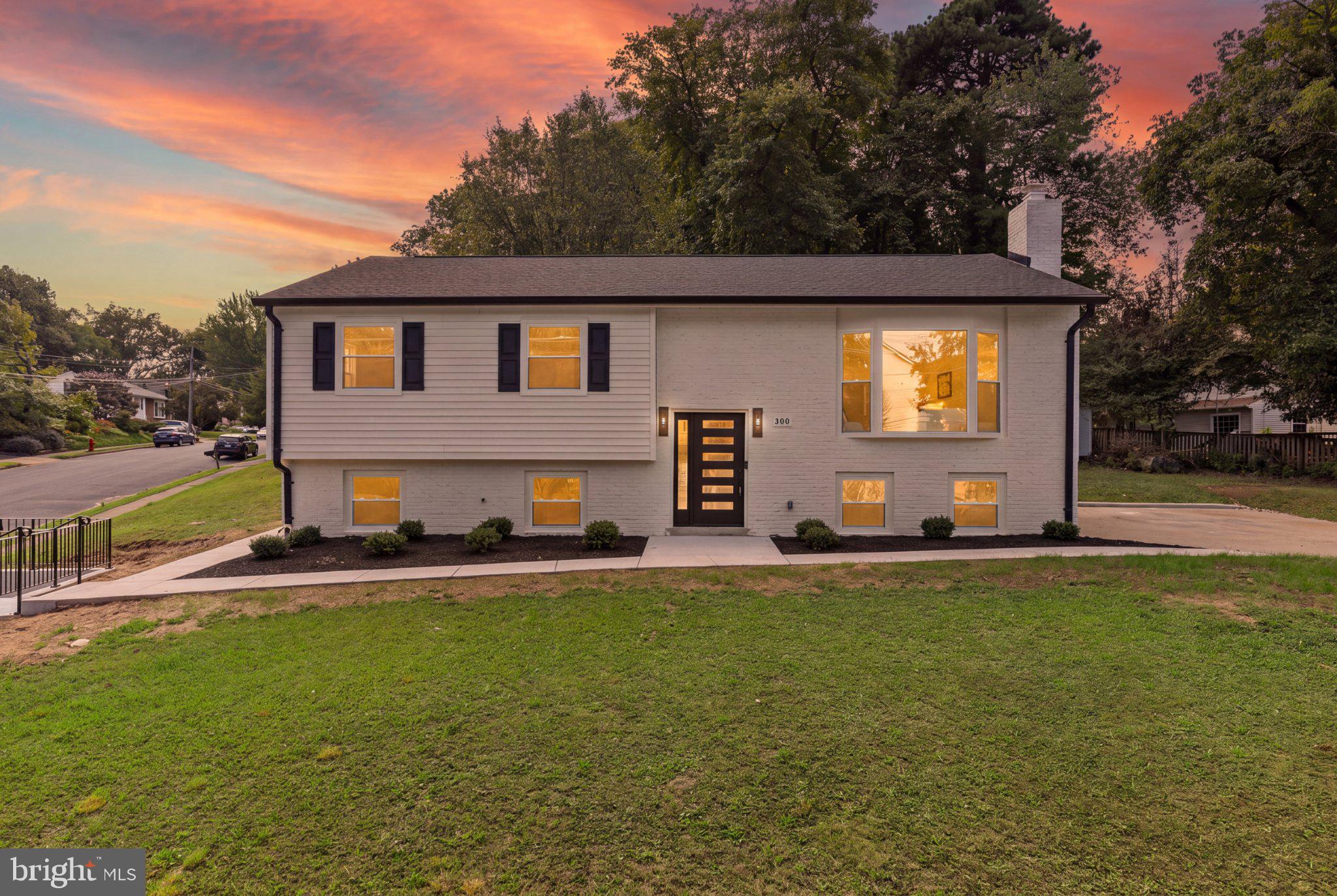 300 VALEVIEW COURT NW
