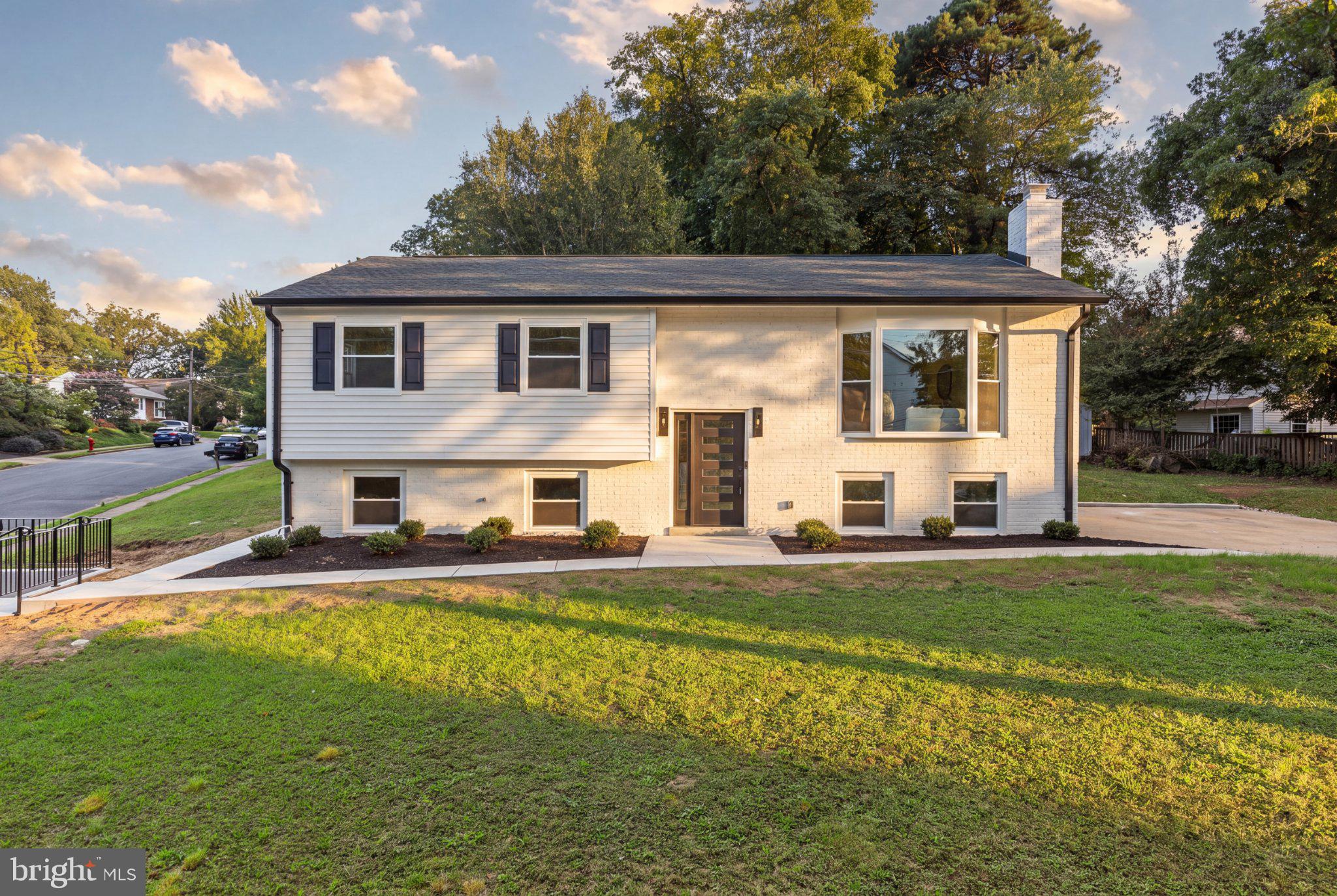 300 VALEVIEW COURT NW