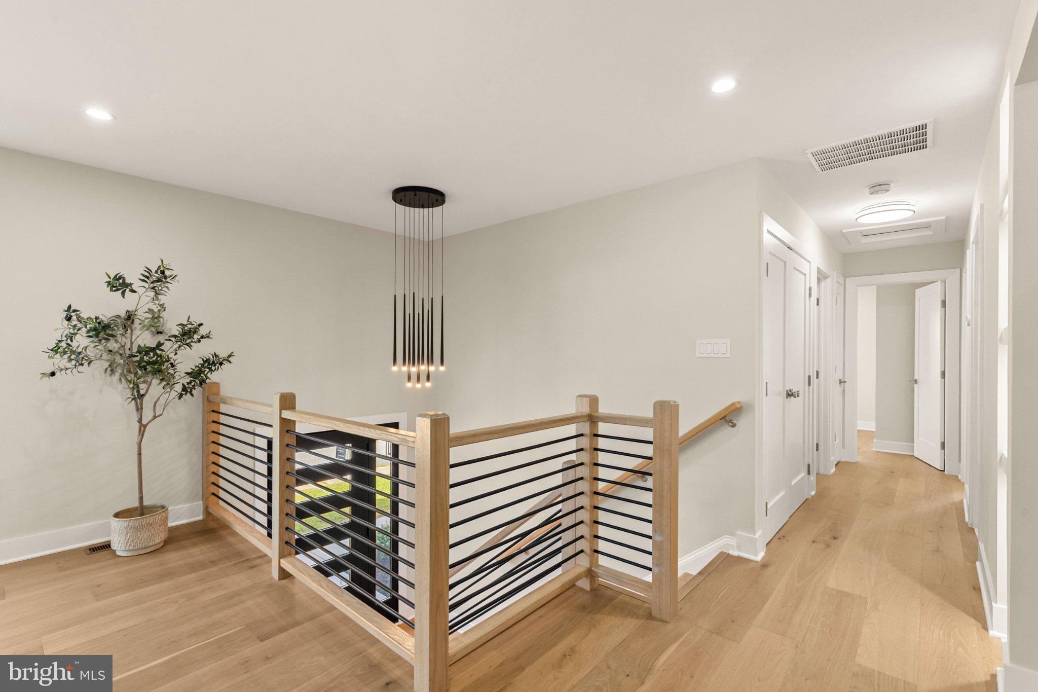 300 VALEVIEW COURT NW