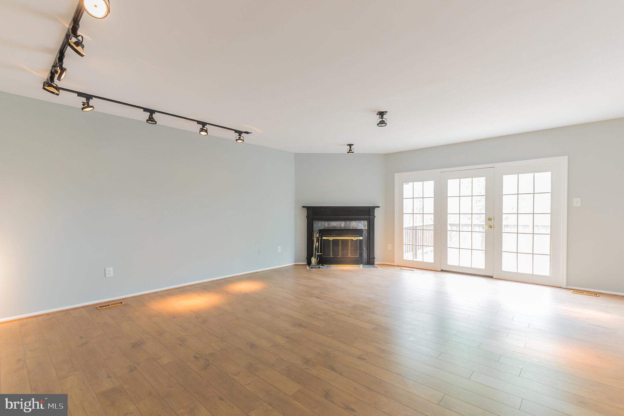 CROMWELL STATION - Residential