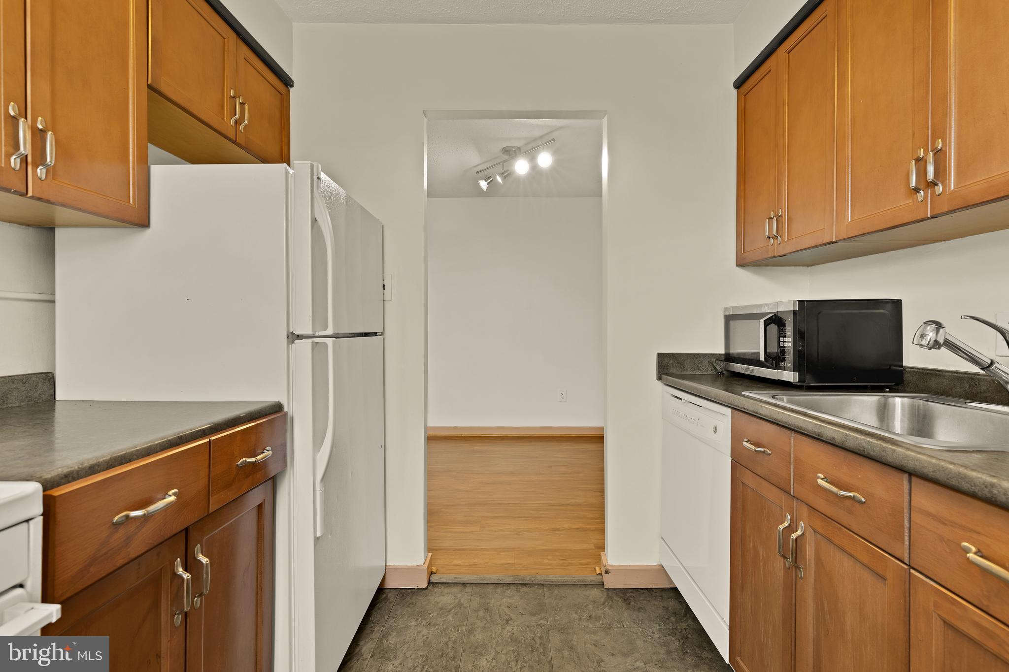 FREDERICK COURTS - Residential