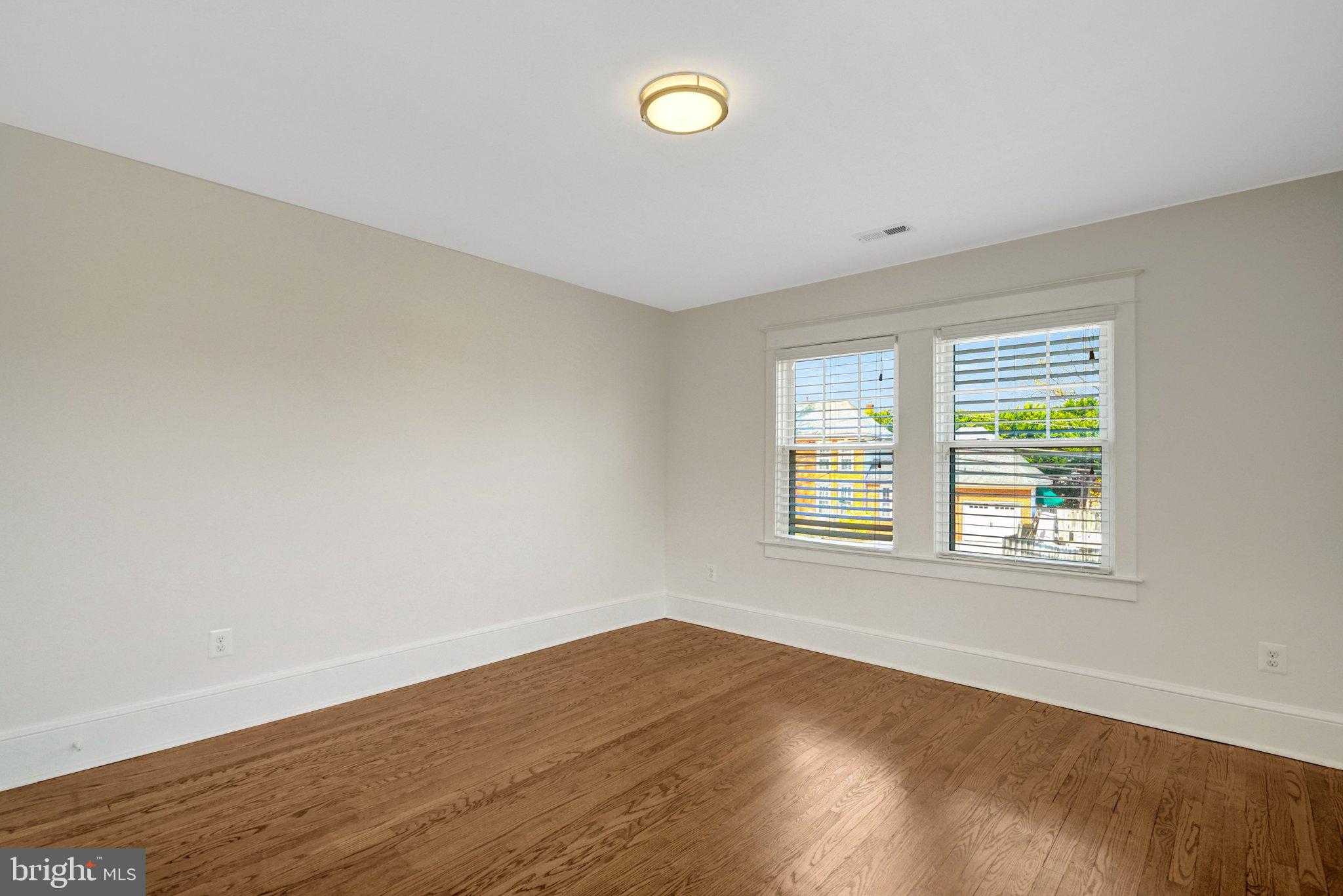 CLARENDON - Residential