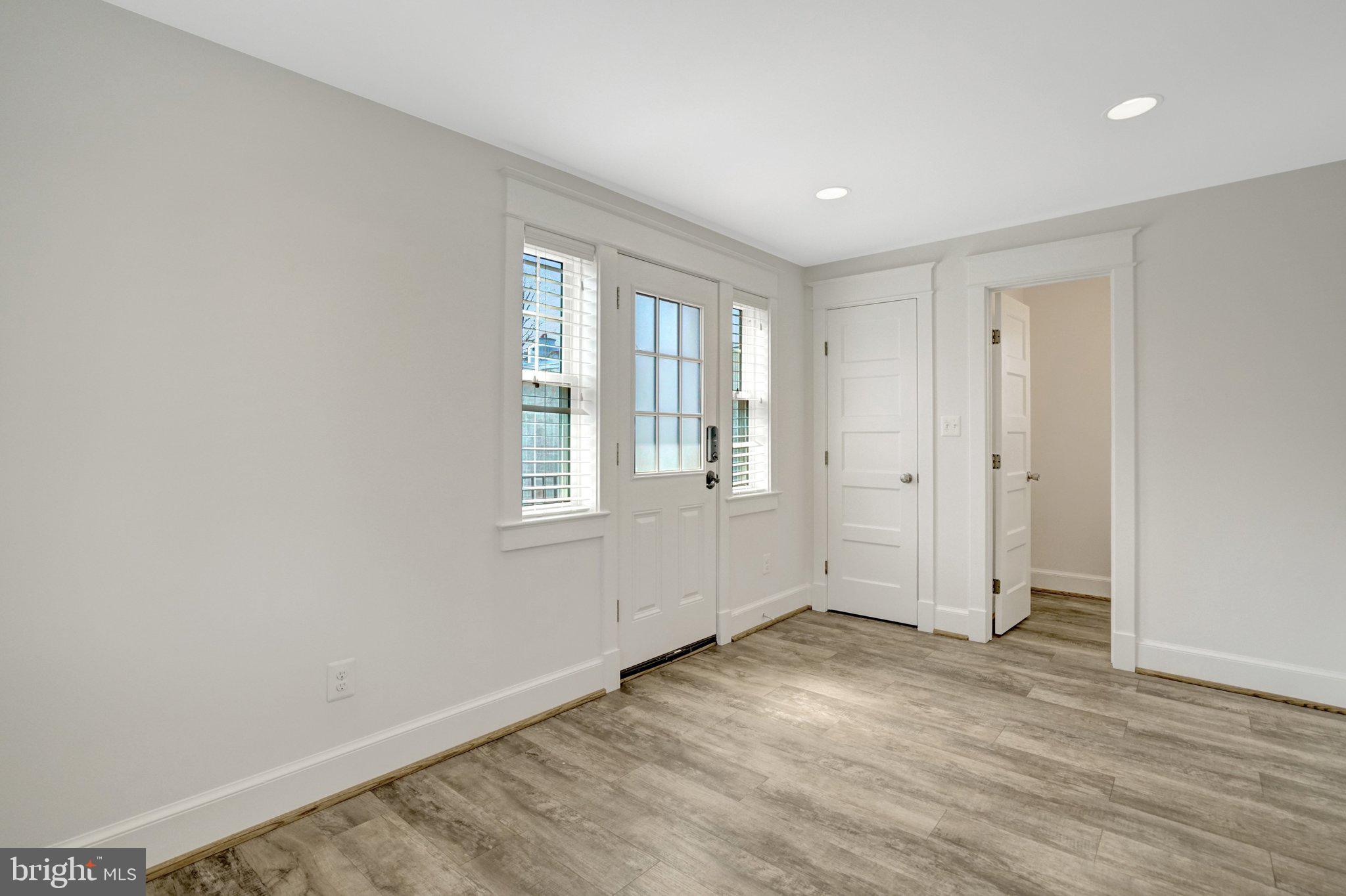 CLARENDON - Residential