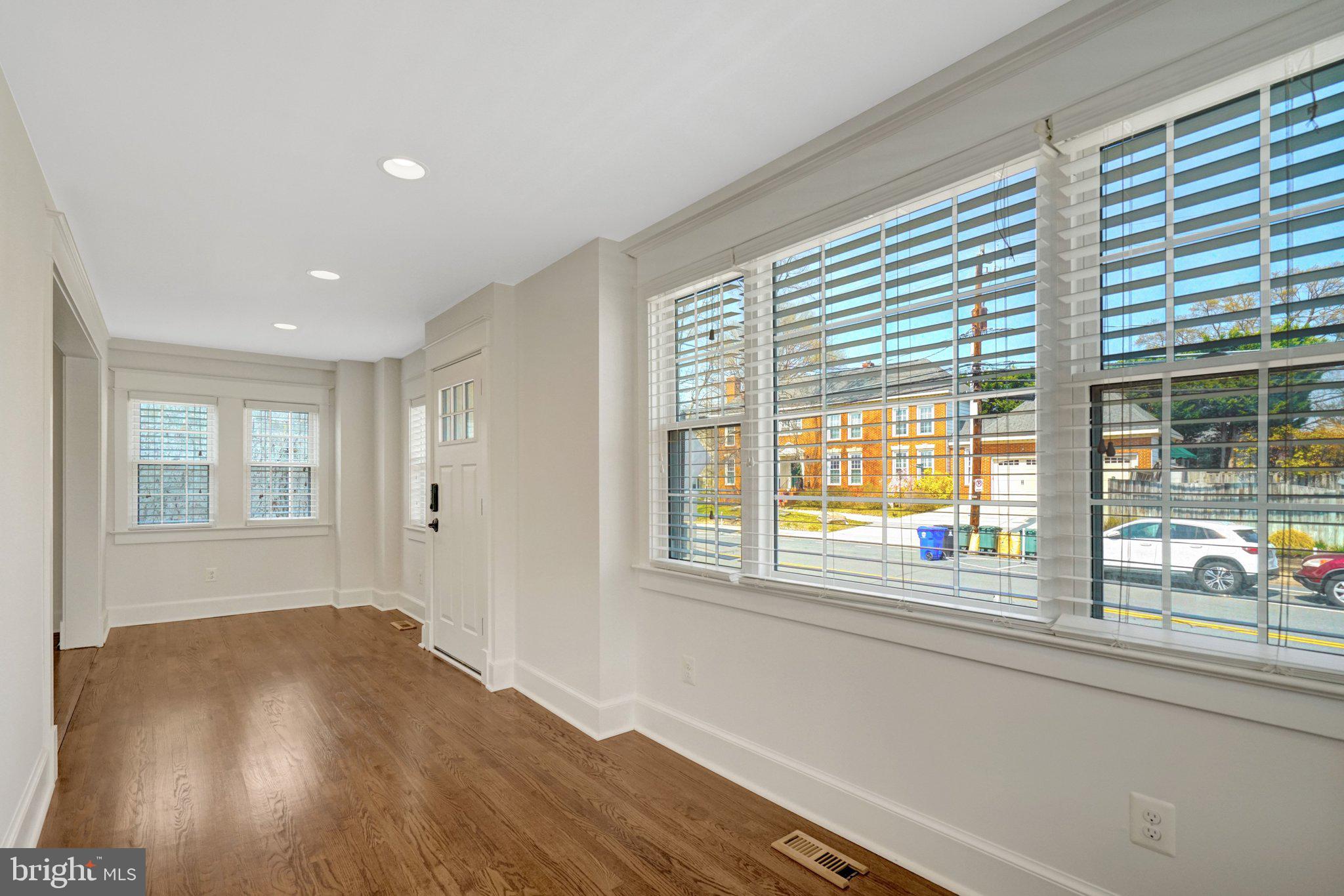 CLARENDON - Residential