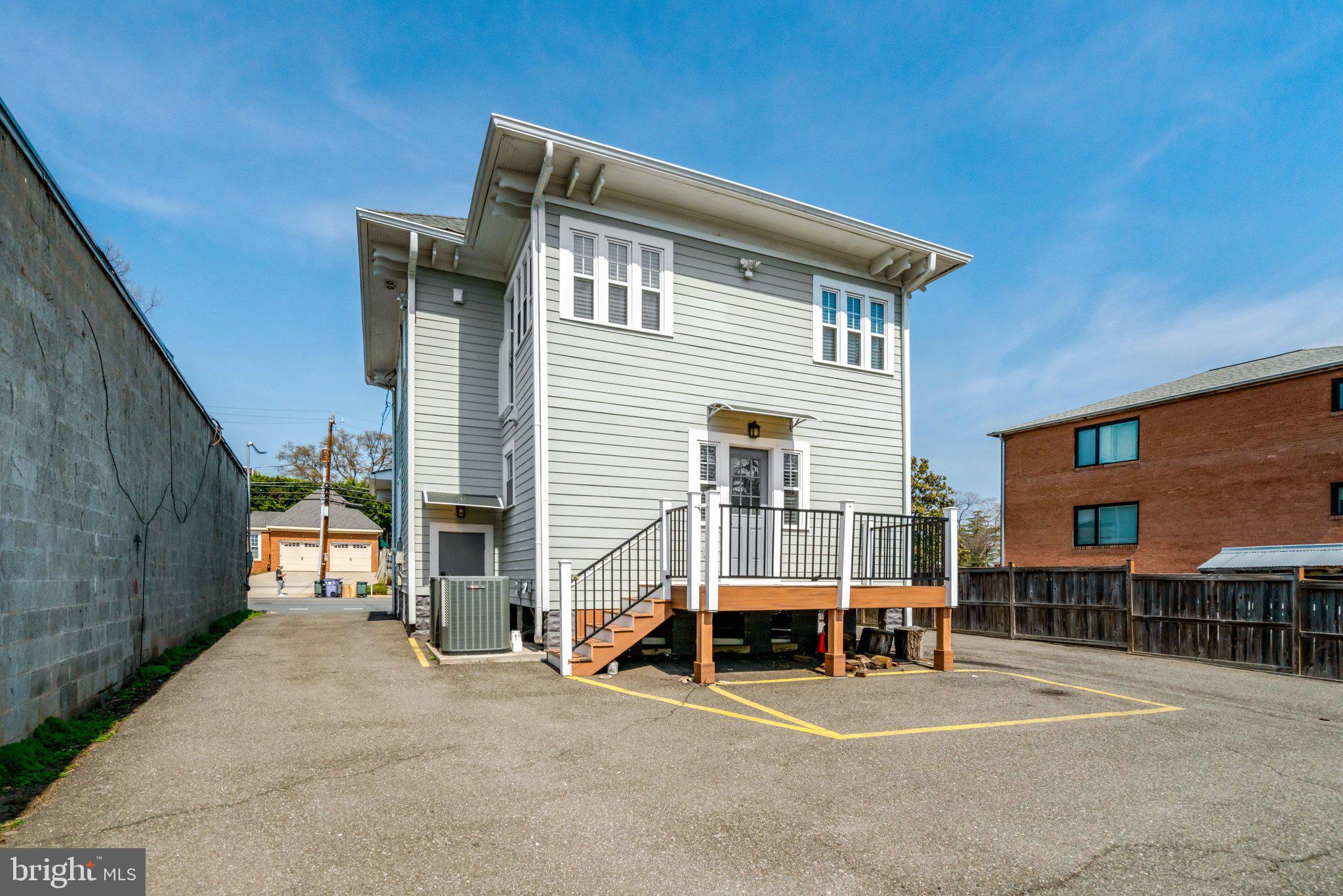 CLARENDON - Residential