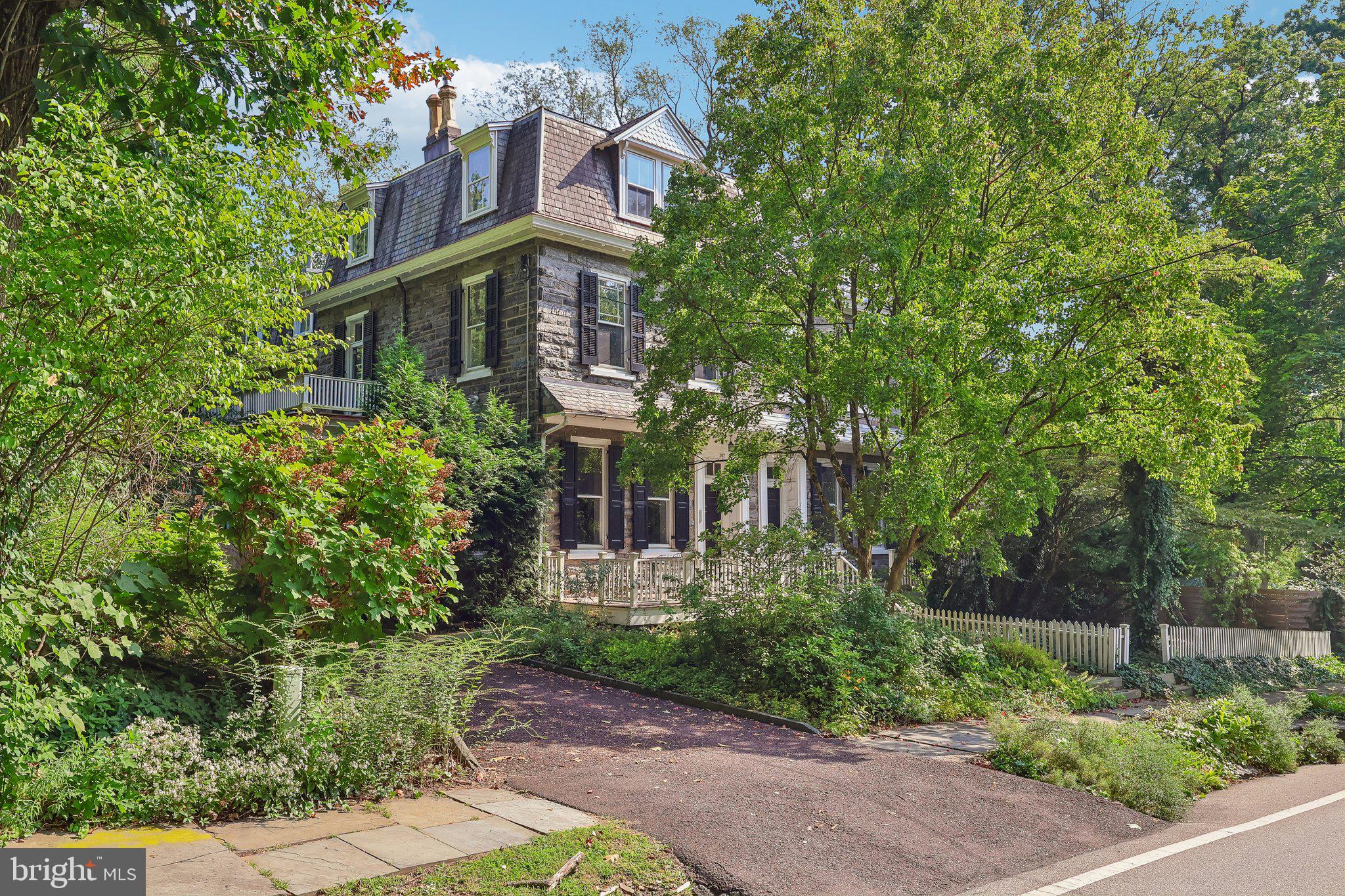 202 W CHESTNUT HILL AVENUE