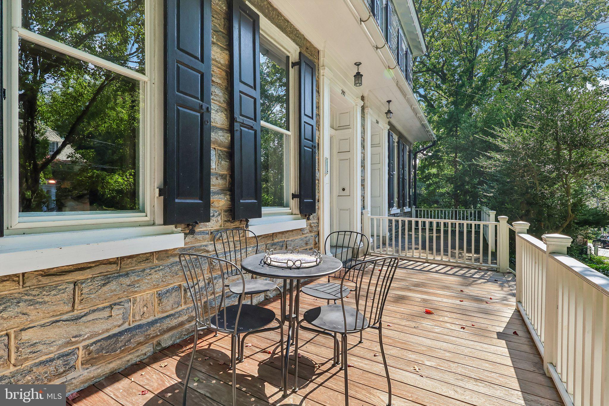 202 W CHESTNUT HILL AVENUE