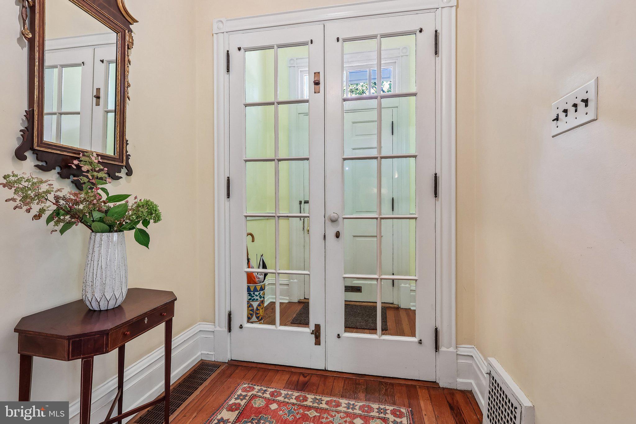 202 W CHESTNUT HILL AVENUE
