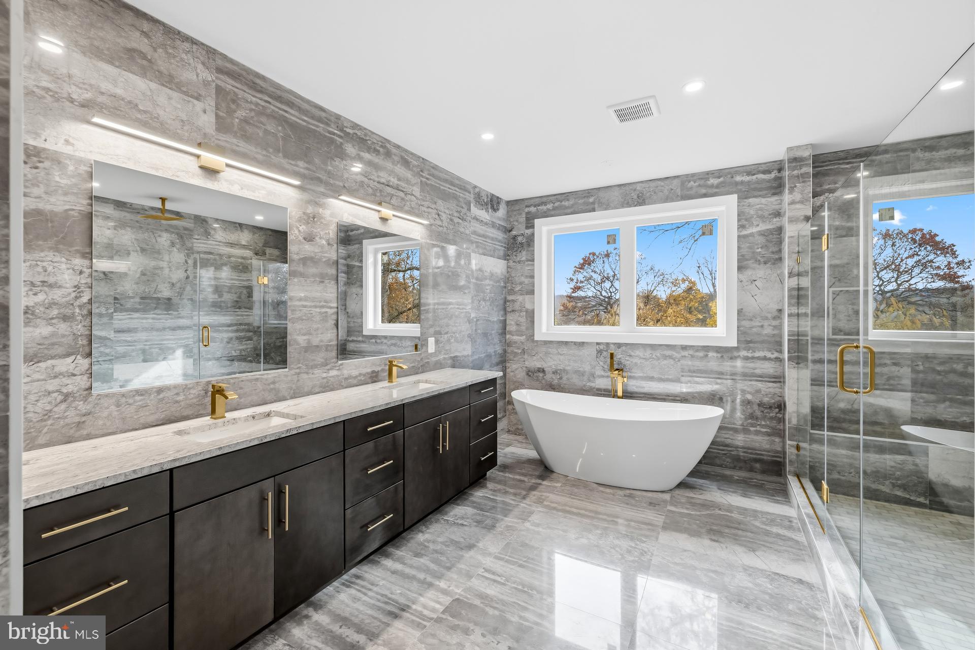 VIENNA WOODS - Residential