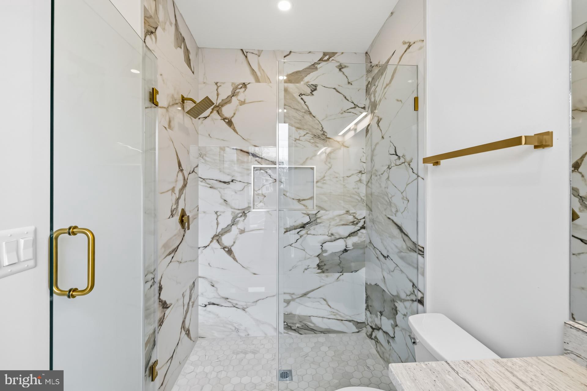 VIENNA WOODS - Residential