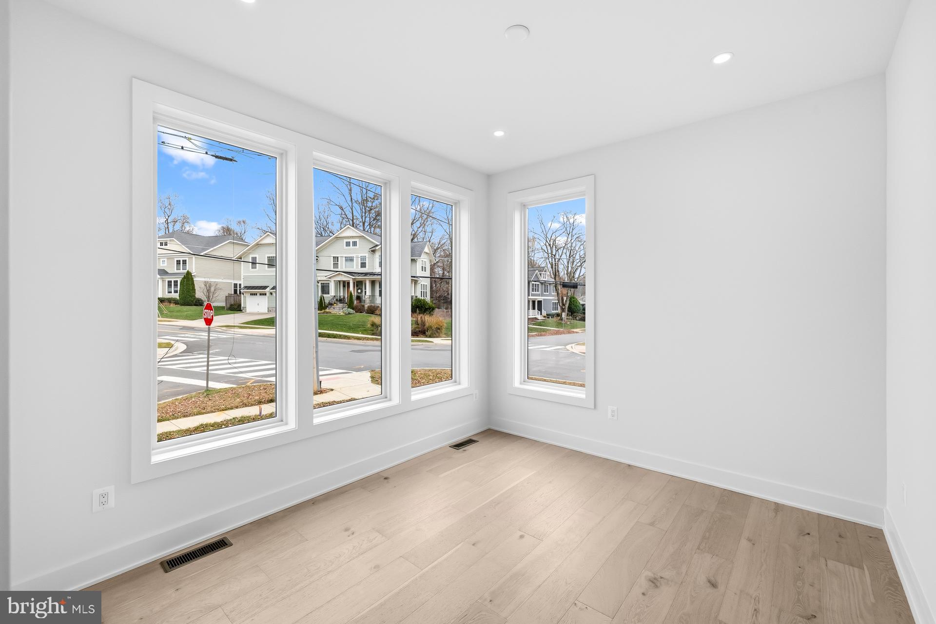 VIENNA WOODS - Residential