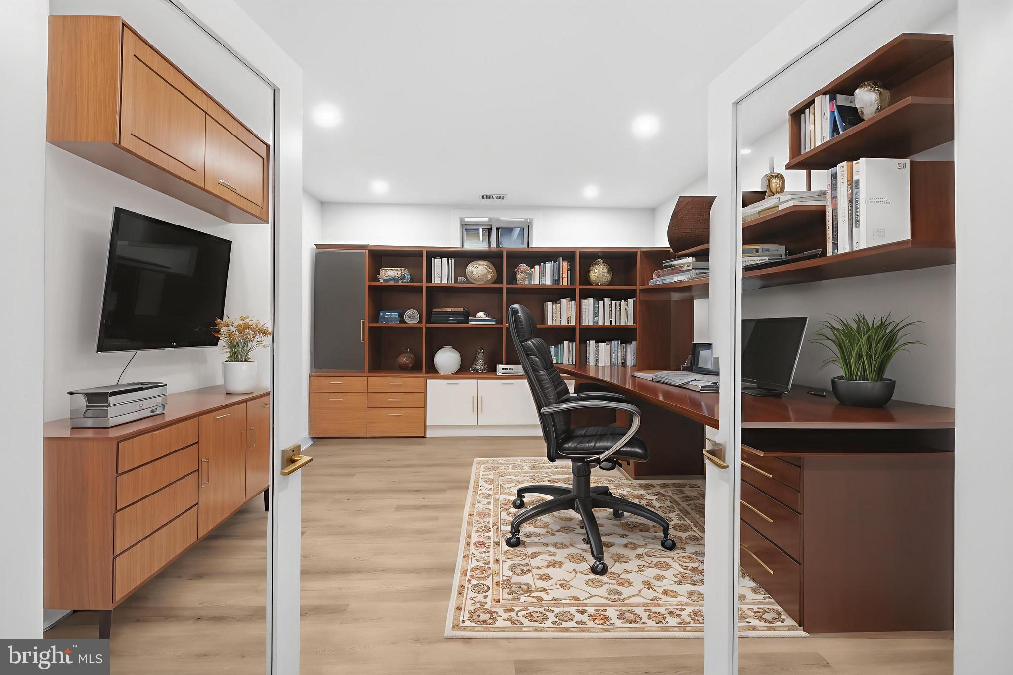 VIENNA WOODS - Residential