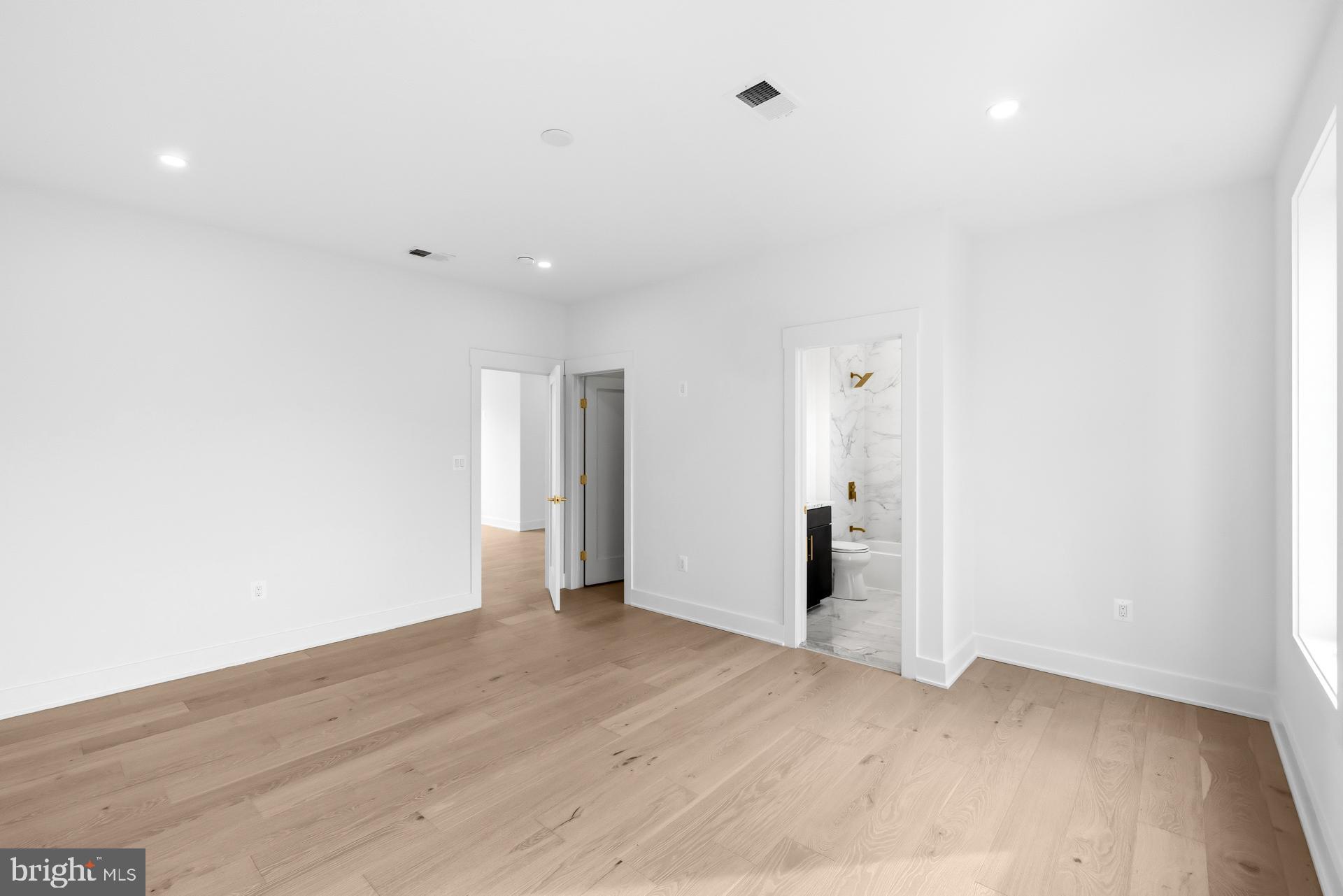 VIENNA WOODS - Residential