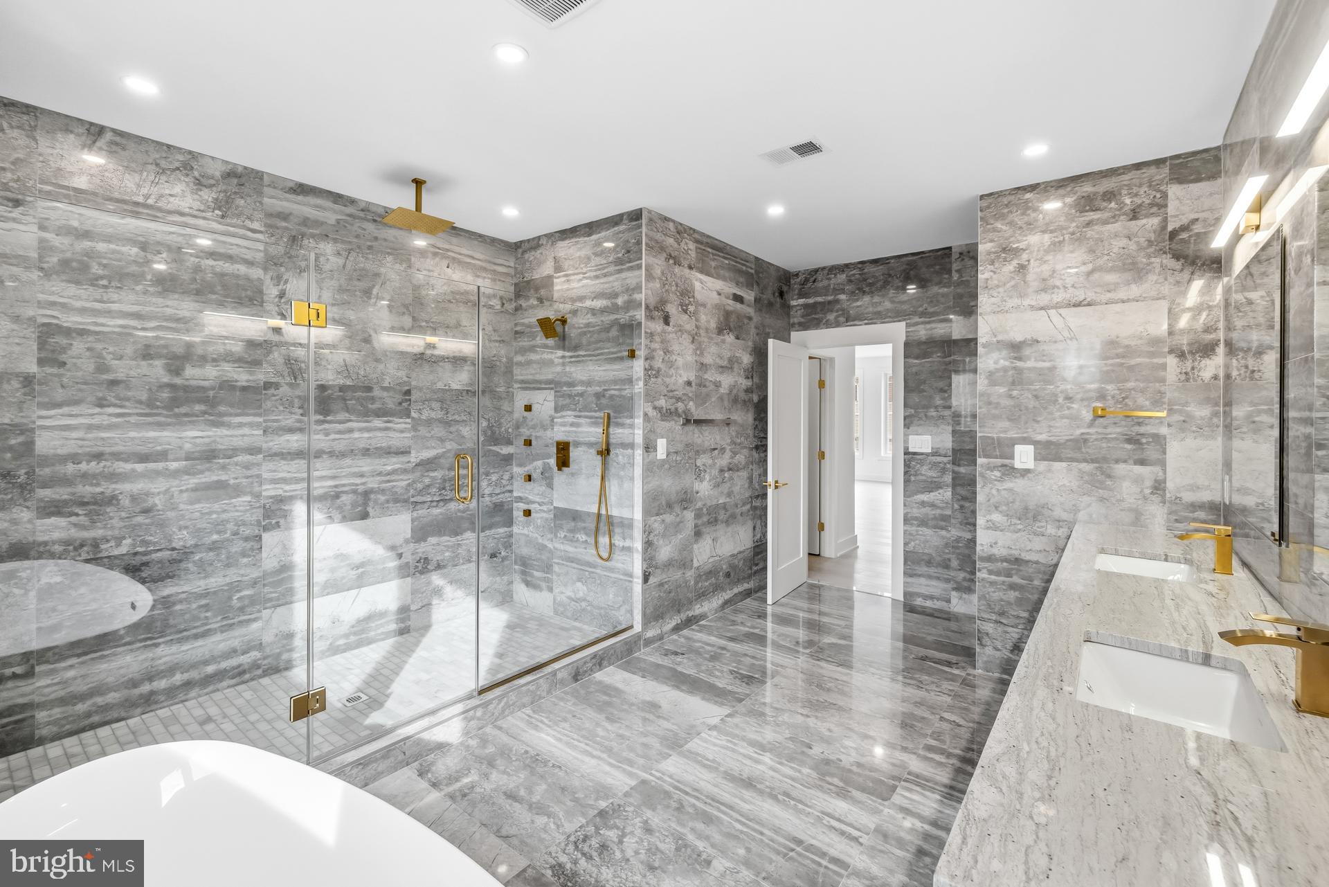 VIENNA WOODS - Residential