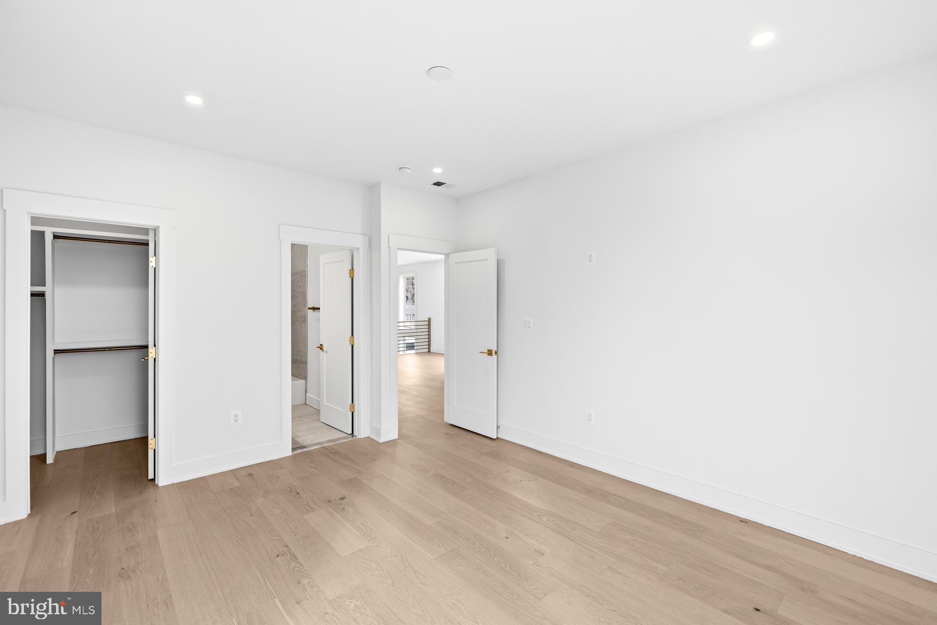 VIENNA WOODS - Residential