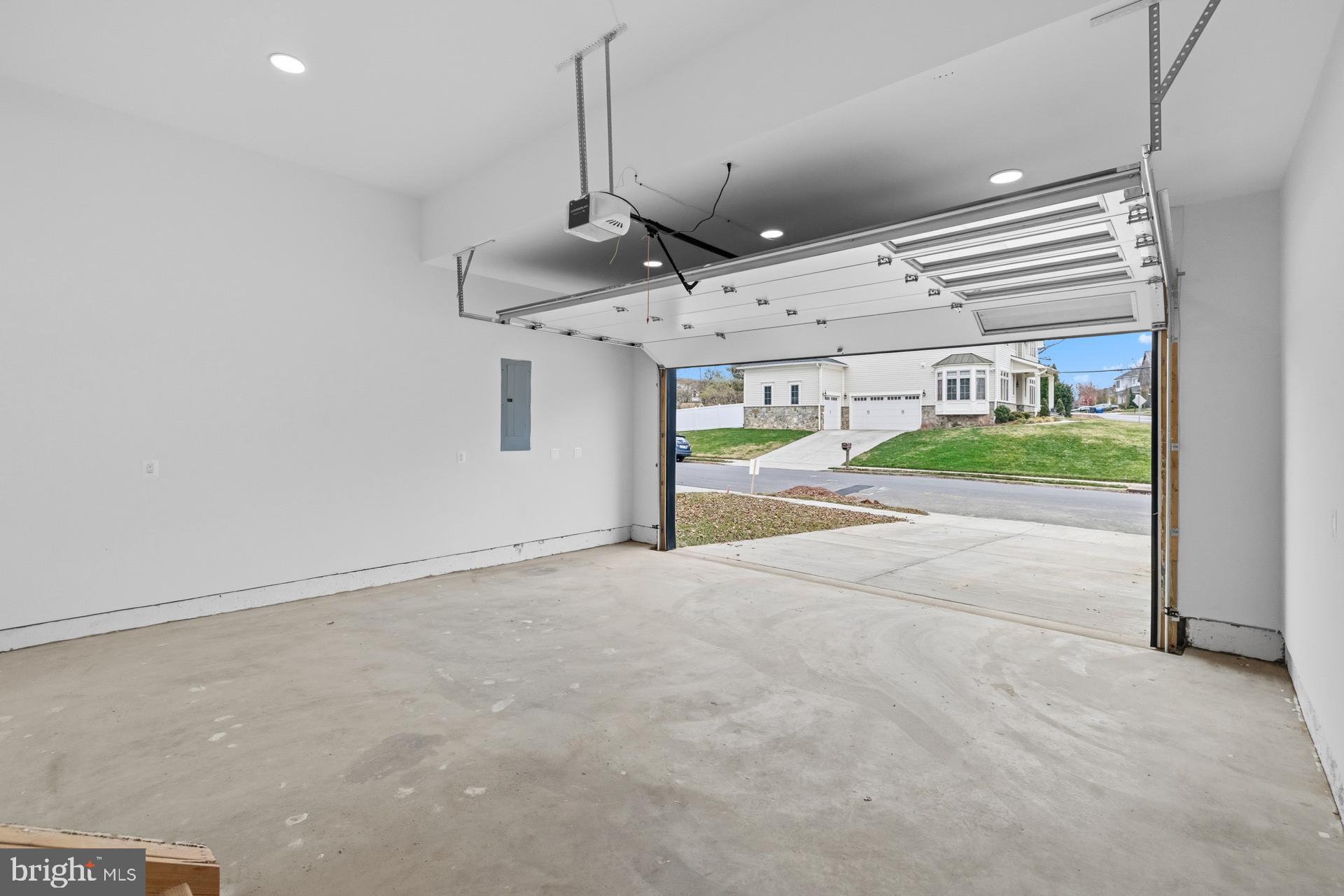 VIENNA WOODS - Residential