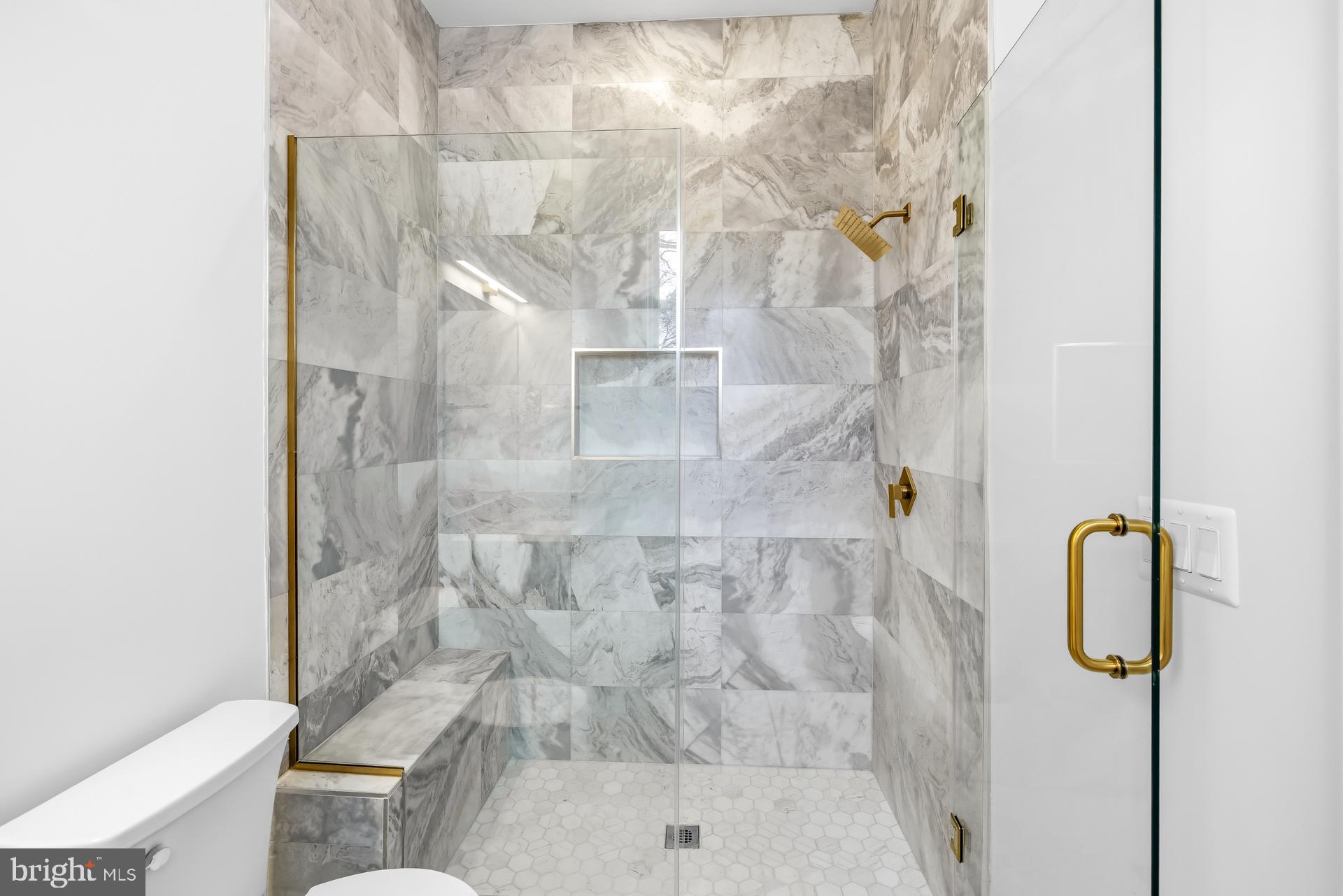 VIENNA WOODS - Residential