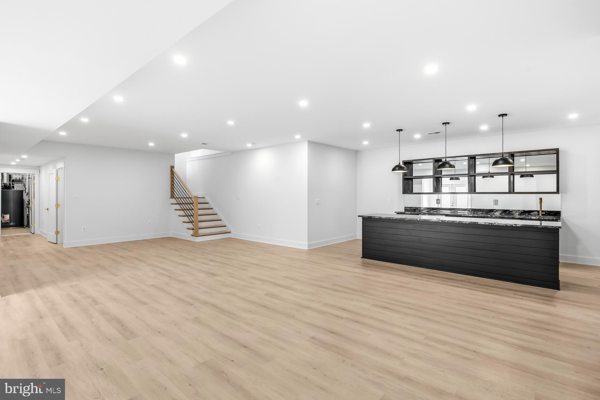 VIENNA WOODS - Residential