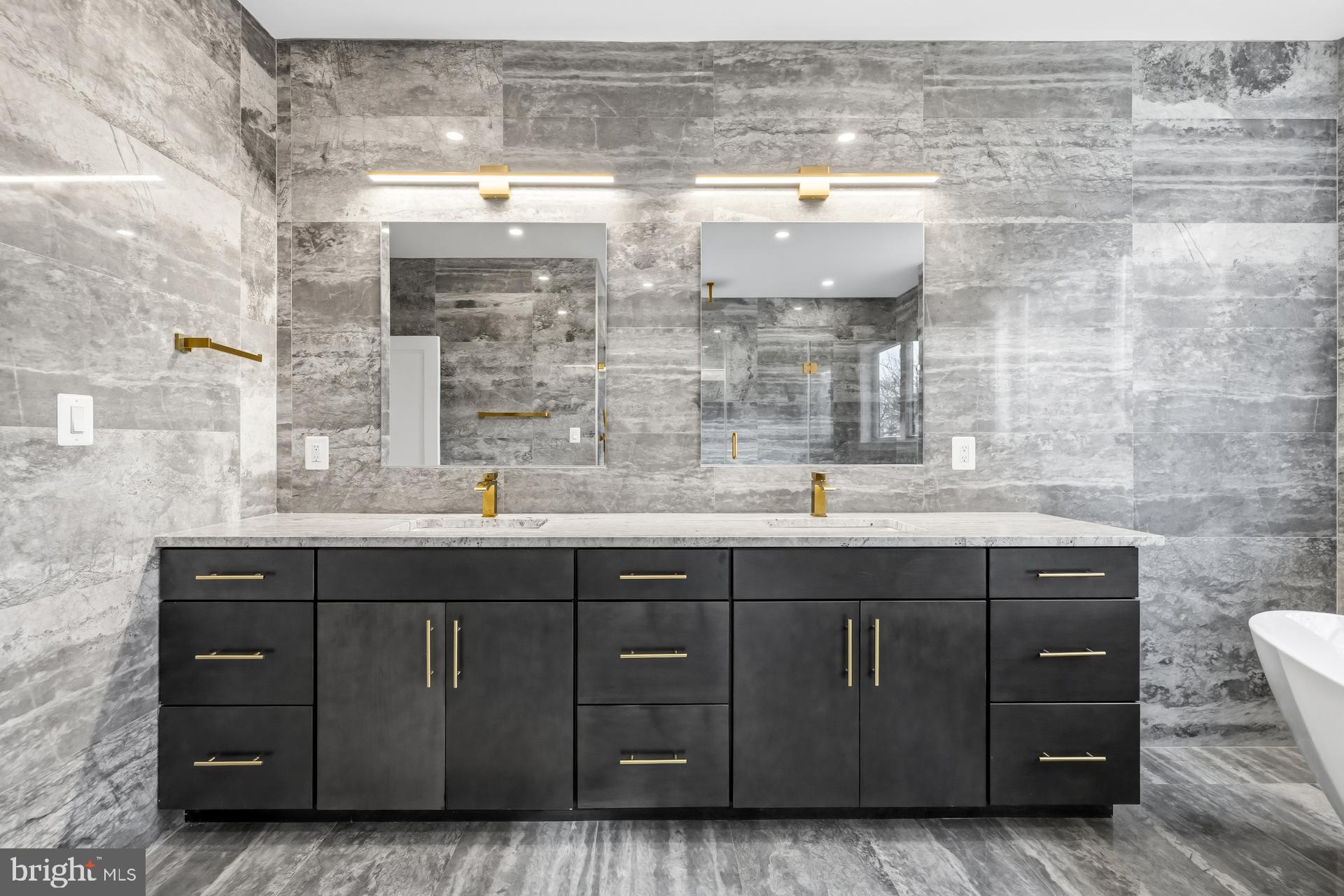 VIENNA WOODS - Residential